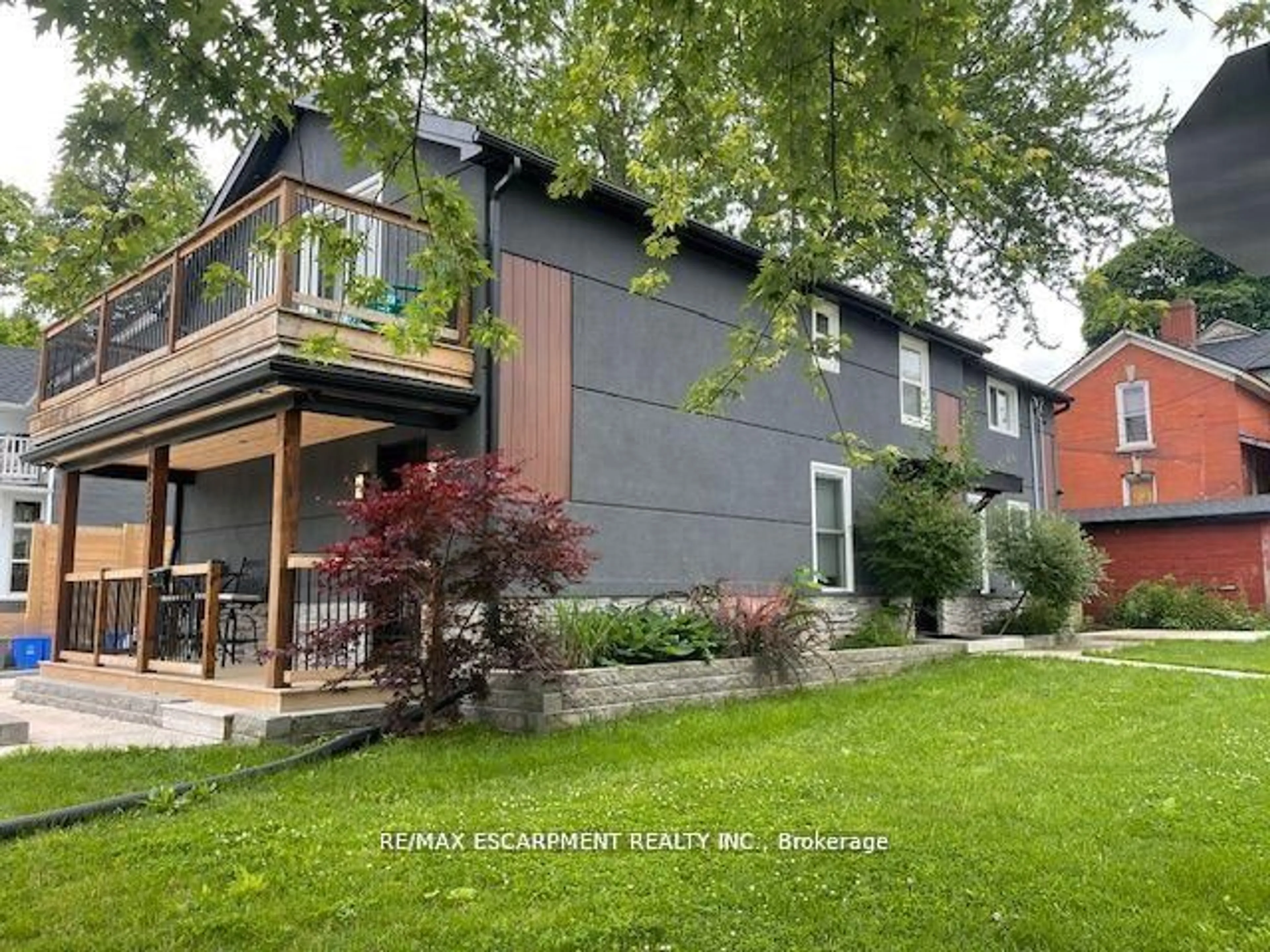 Home with vinyl exterior material, street for 4733 River Rd, Niagara Falls Ontario L2E 3G3