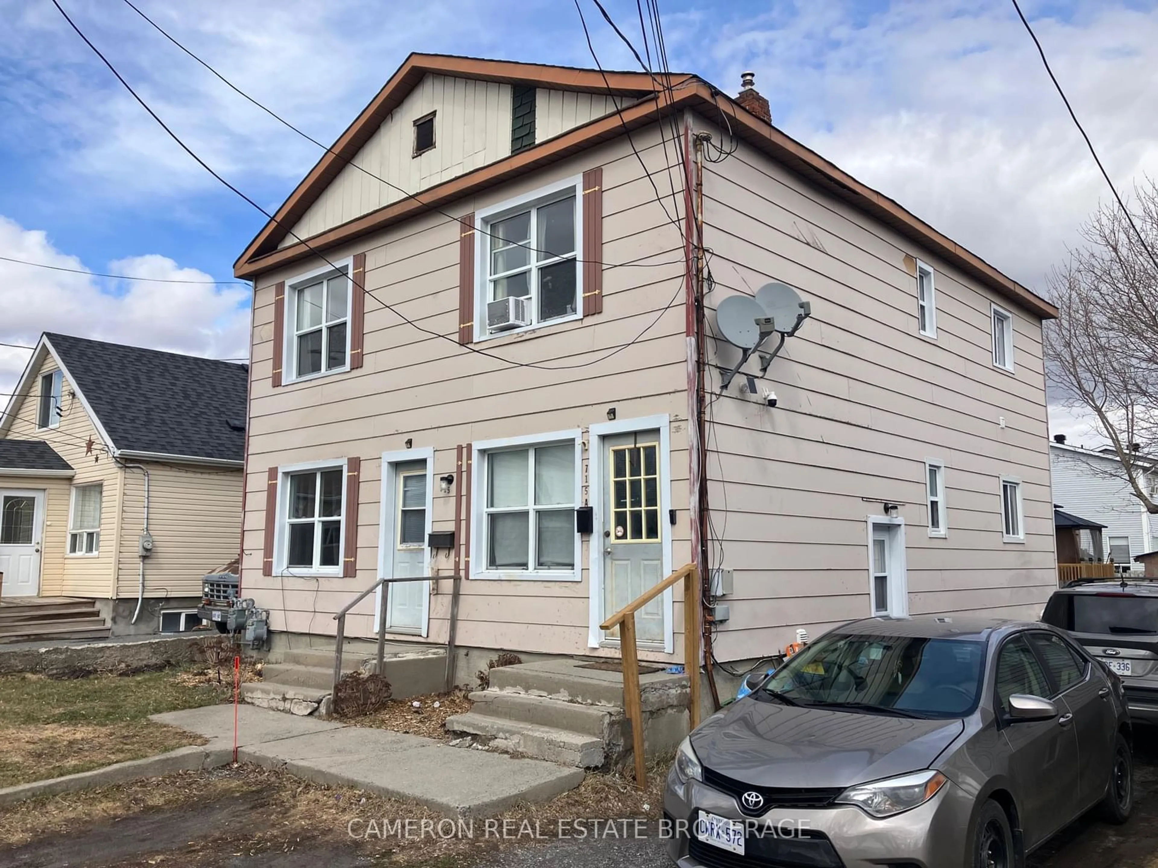 Home with vinyl exterior material, street for 715-715A Amelia St, Cornwall Ontario K6H 3R2