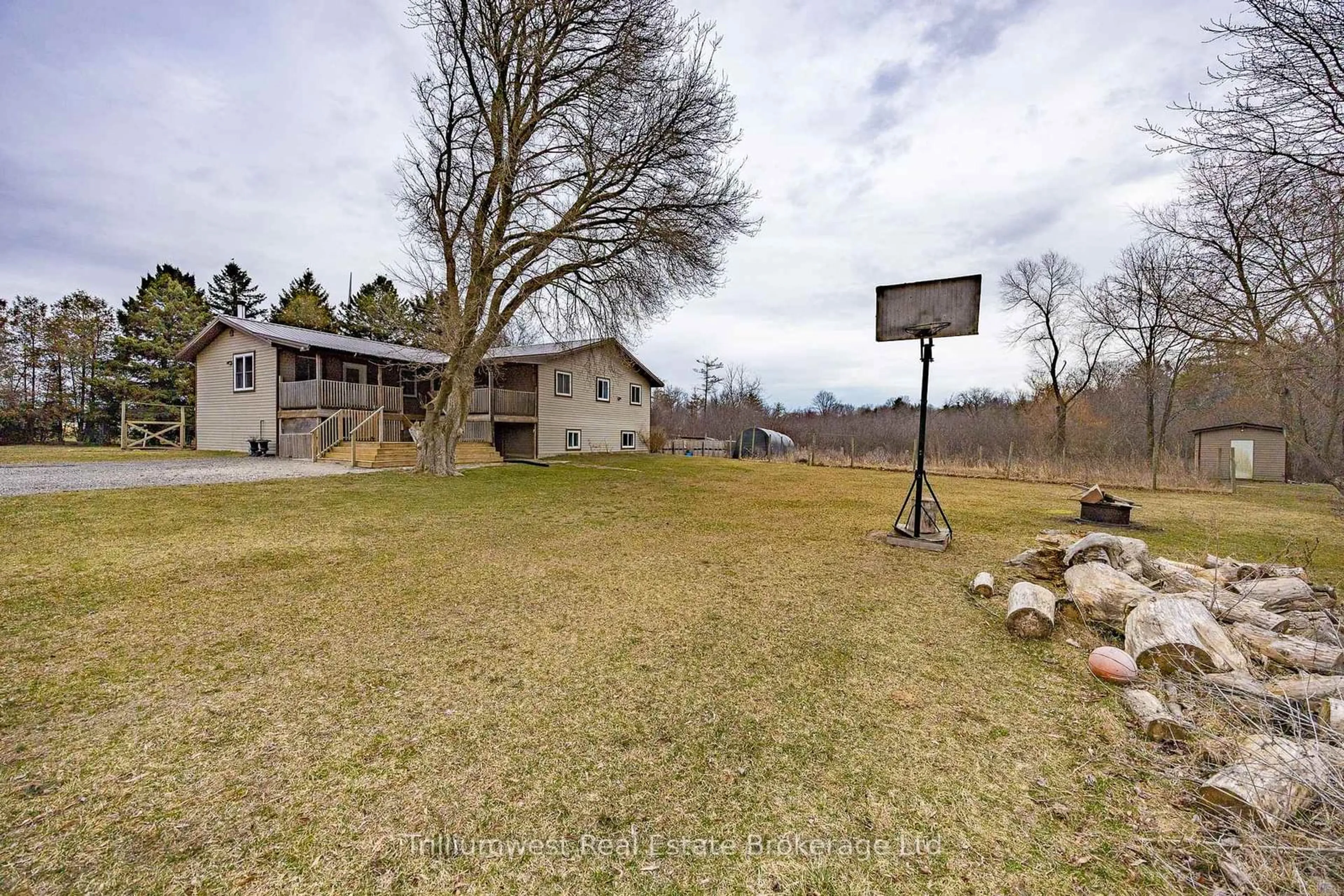 A pic from outside/outdoor area/front of a property/back of a property/a pic from drone, unknown for 84 5th Concession Rd, Norfolk Ontario N0E 1C0