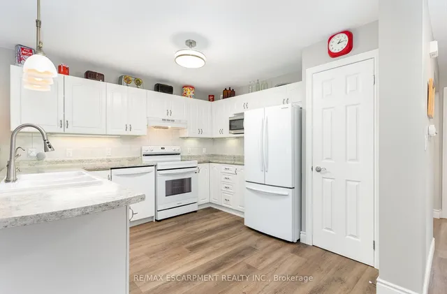 Additional property image - 105 Glenariff Dr