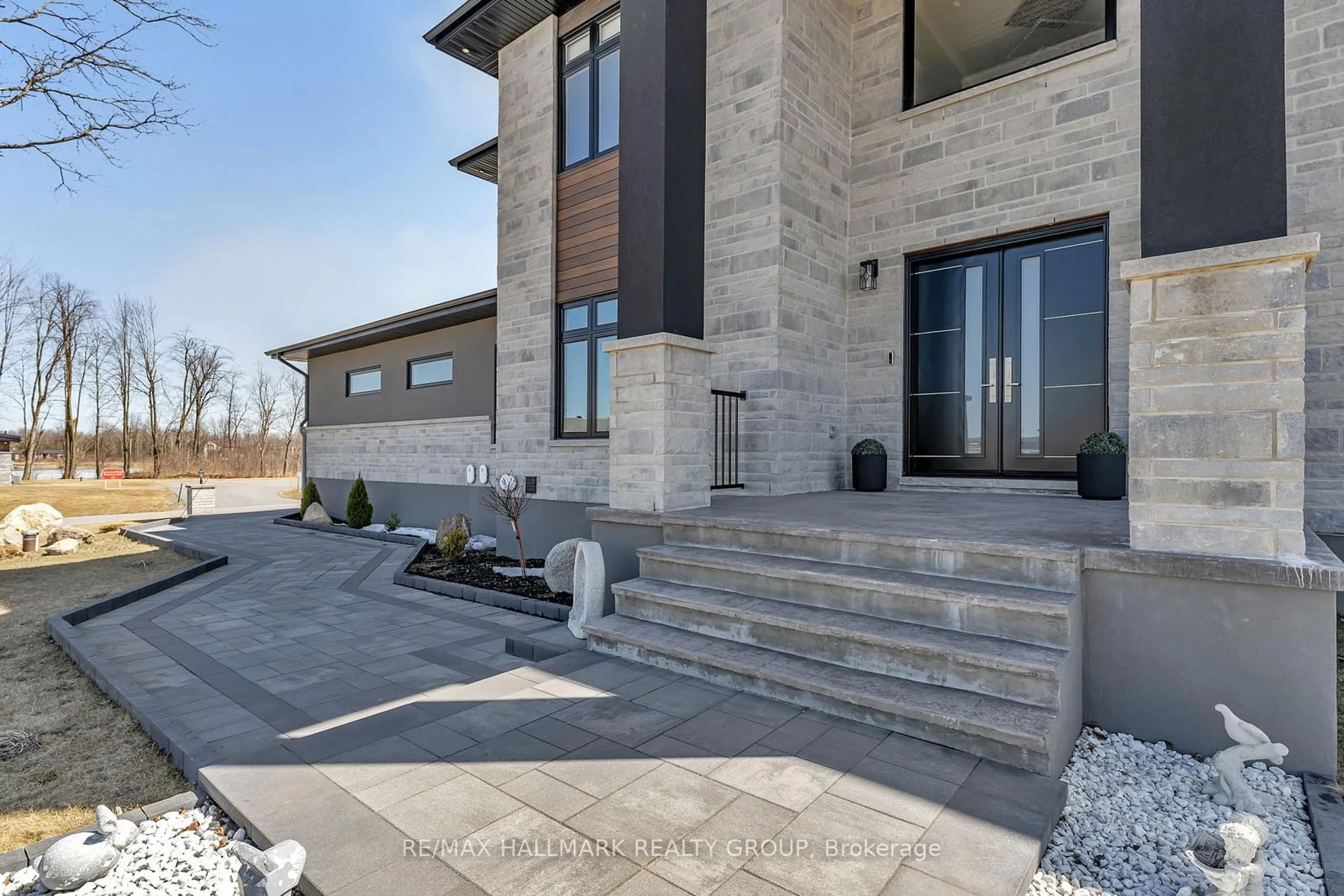 Home with brick exterior material, unknown for 595 Shoreway Dr, Greely Ontario K4P 0G3
