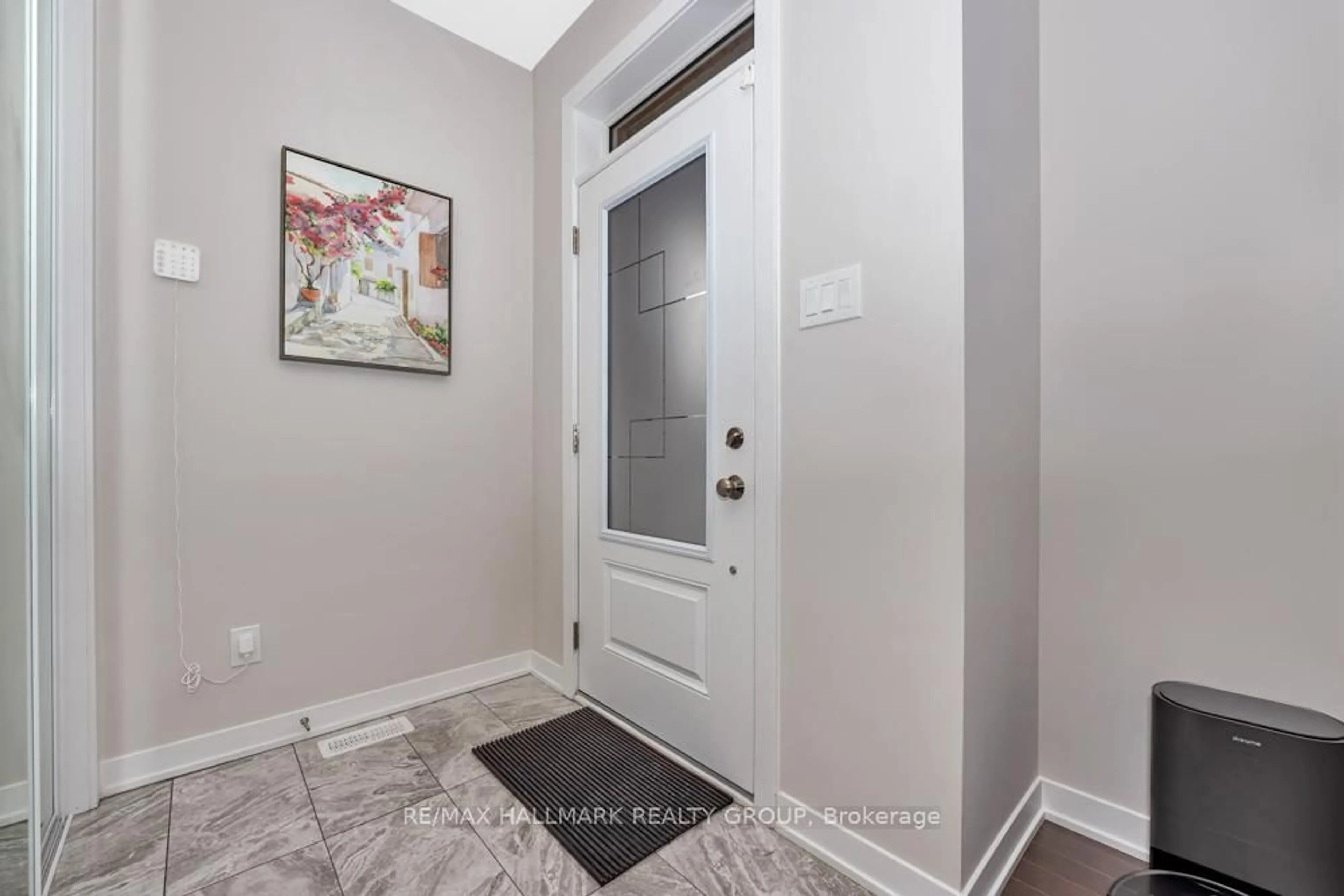Indoor entryway for 1856 Haiku St, Ottawa Ontario K2J 6W6