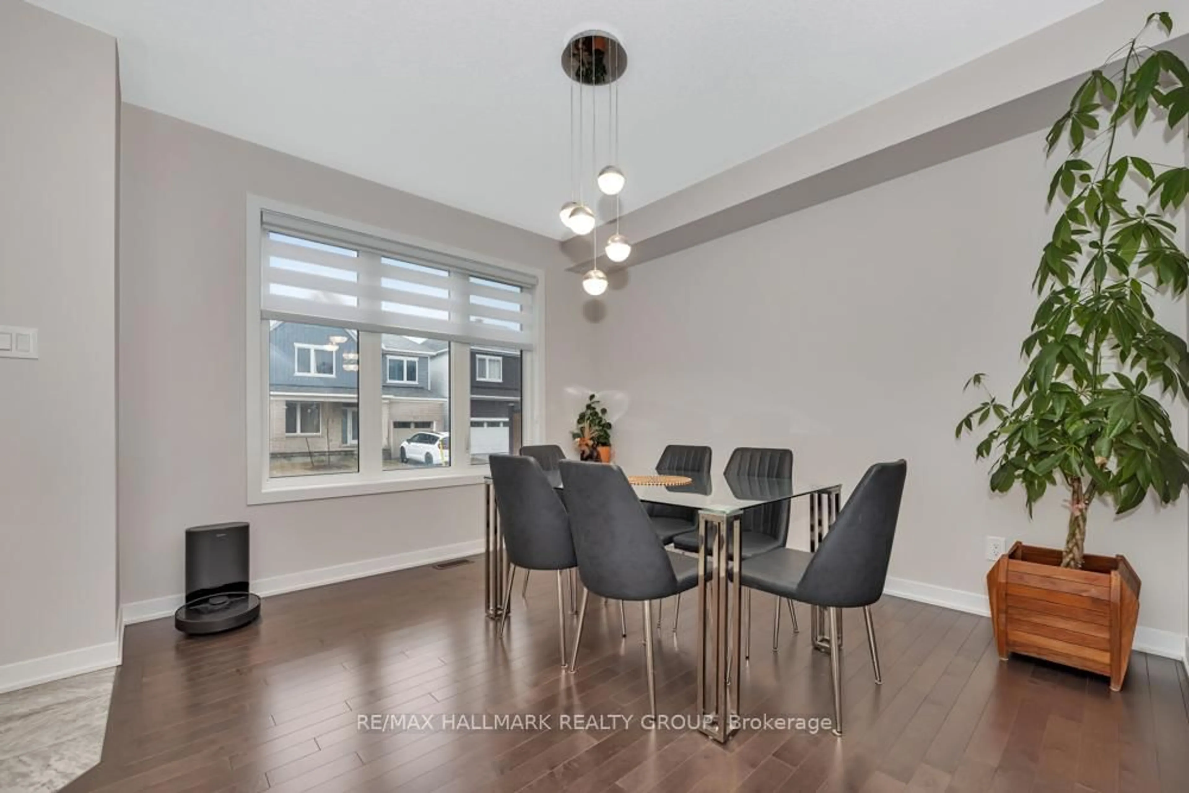 Dining room, wood/laminate floor for 1856 Haiku St, Ottawa Ontario K2J 6W6