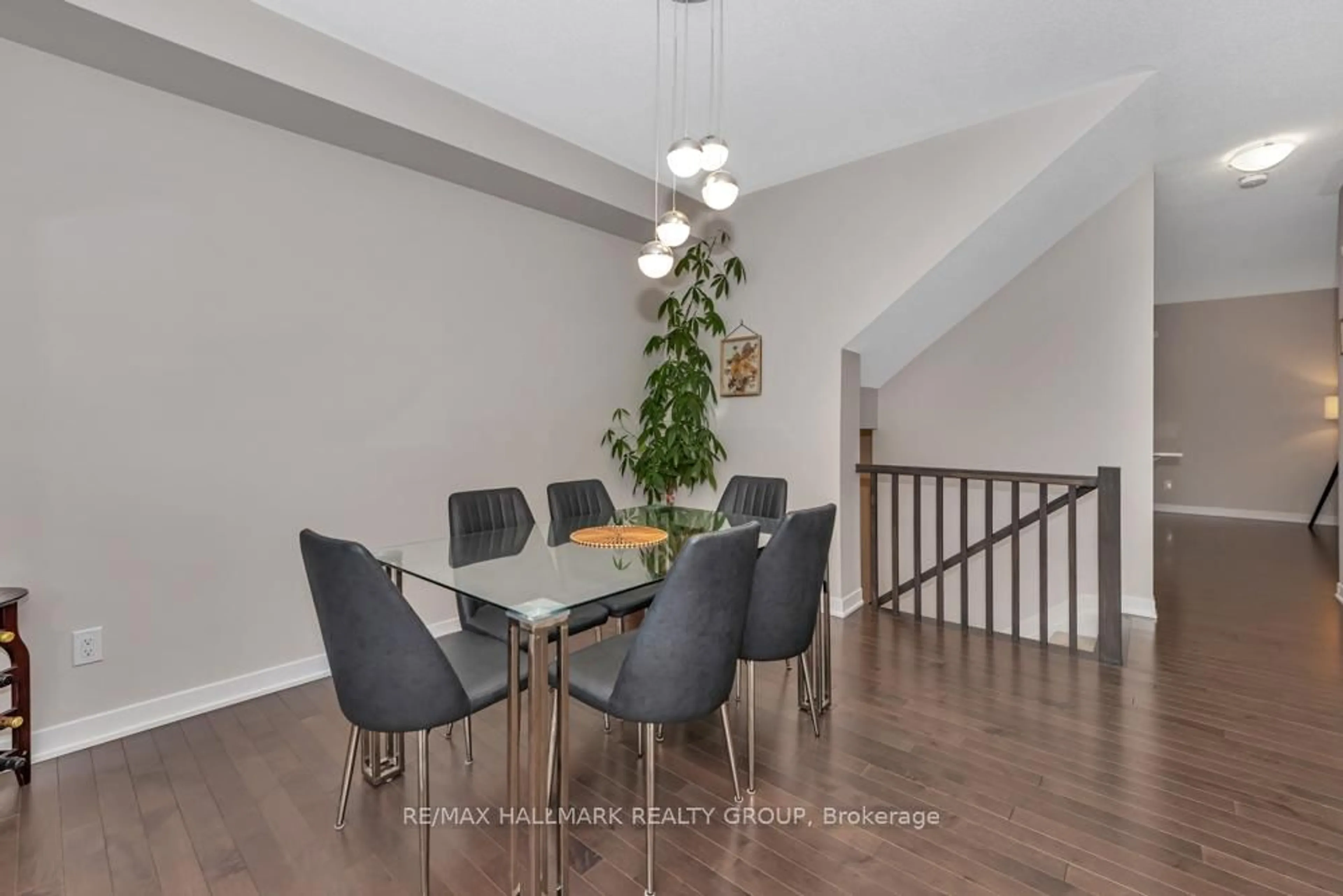 Dining room, wood/laminate floor for 1856 Haiku St, Ottawa Ontario K2J 6W6