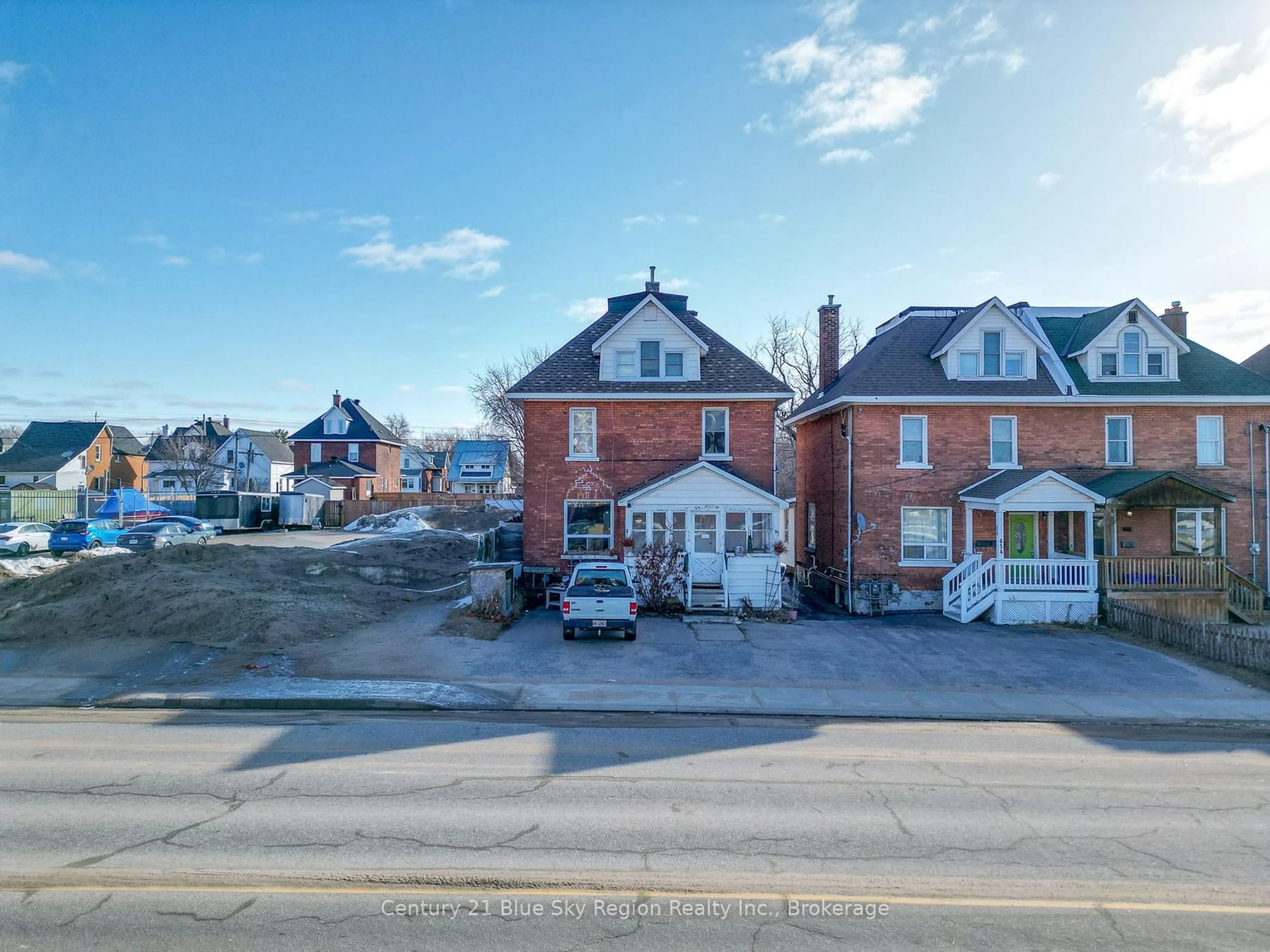 A pic from outside/outdoor area/front of a property/back of a property/a pic from drone, street for 646 Main St, North Bay Ontario P1B 1B9