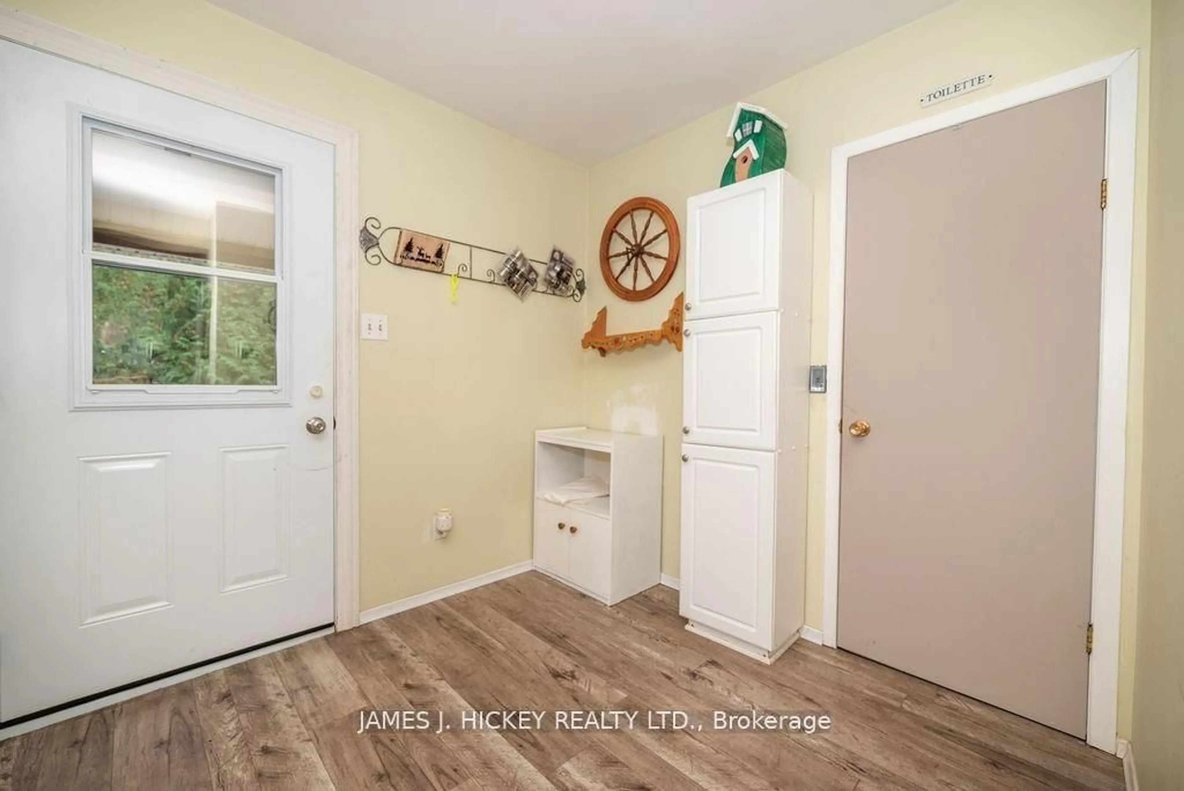 Indoor entryway for 628 Goldfinch Way, Stonecliffe Ontario K0J 2K0