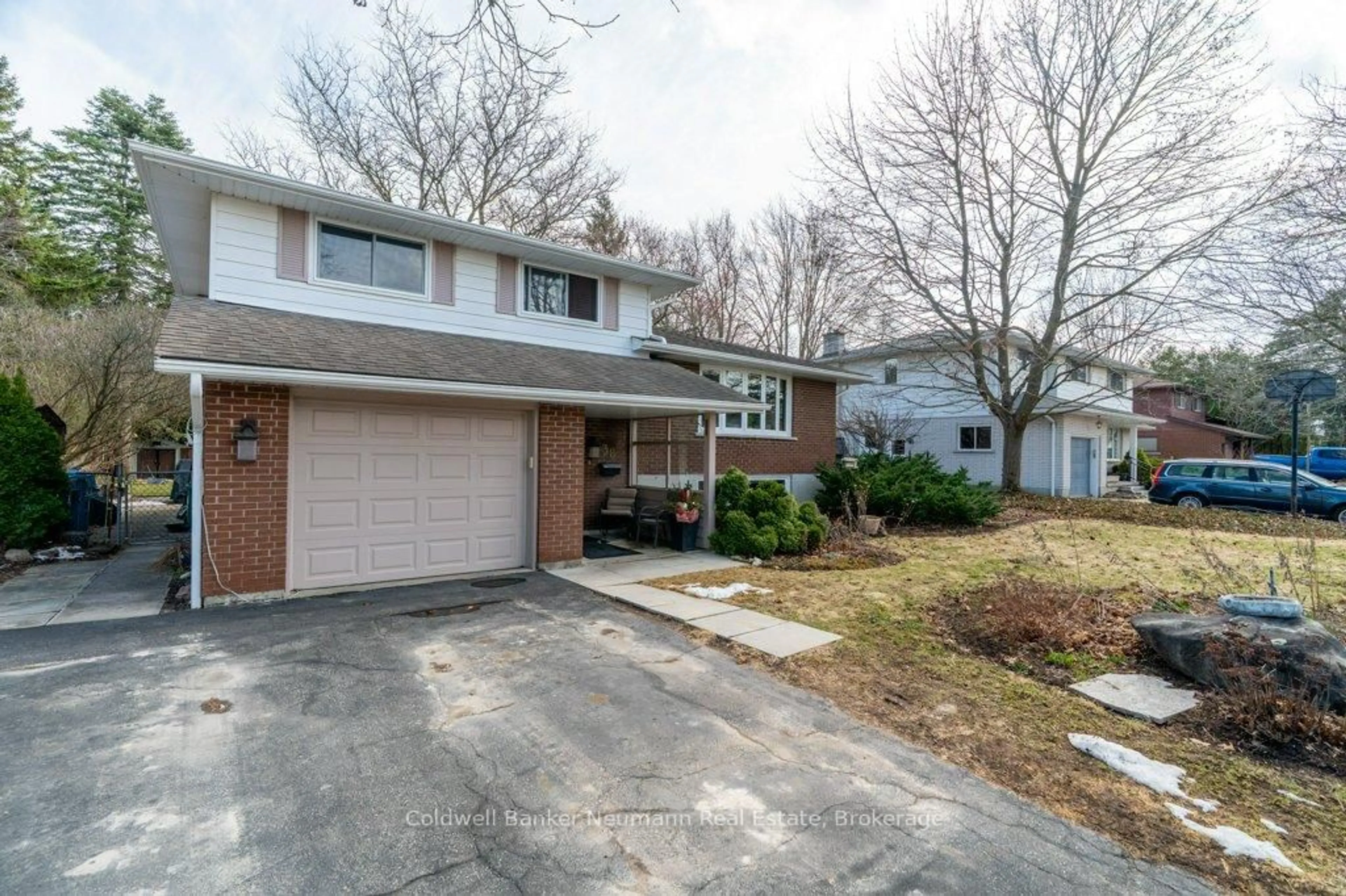 Unknown for 38 Hickory St, Guelph Ontario N1G 2X3
