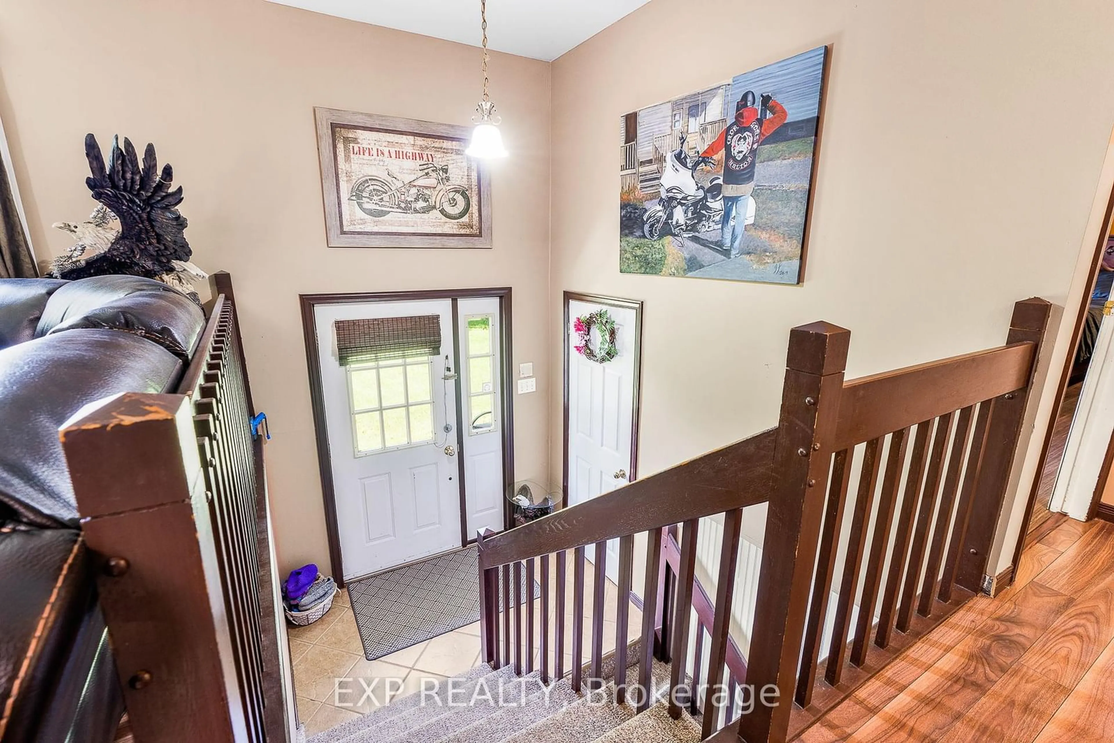 Indoor entryway for 17372 CAMERON Rd, South Stormont Ontario K0C 2A0