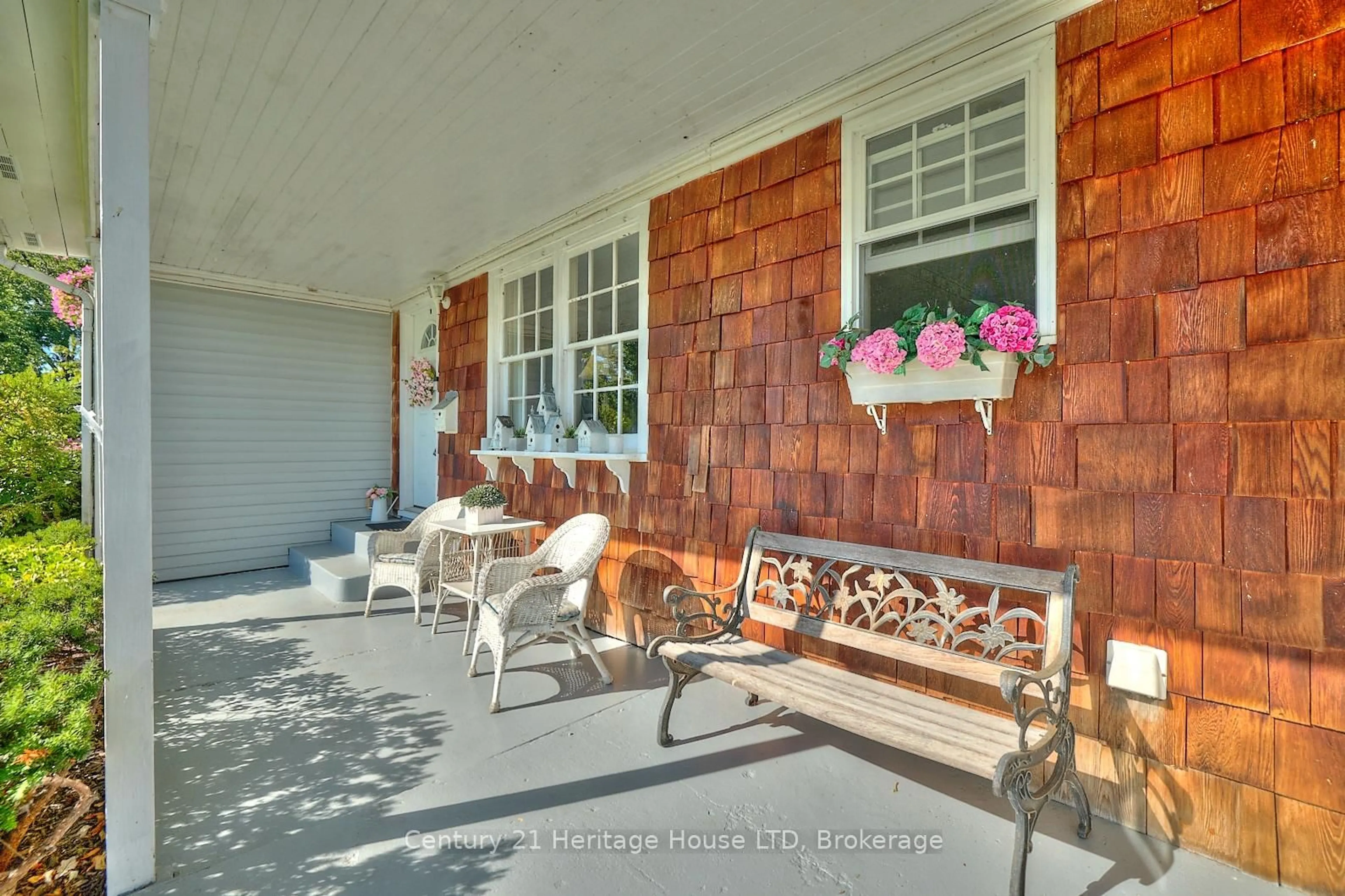 Patio, street for 353 DAYTONA Dr, Fort Erie Ontario L2A 4Y6