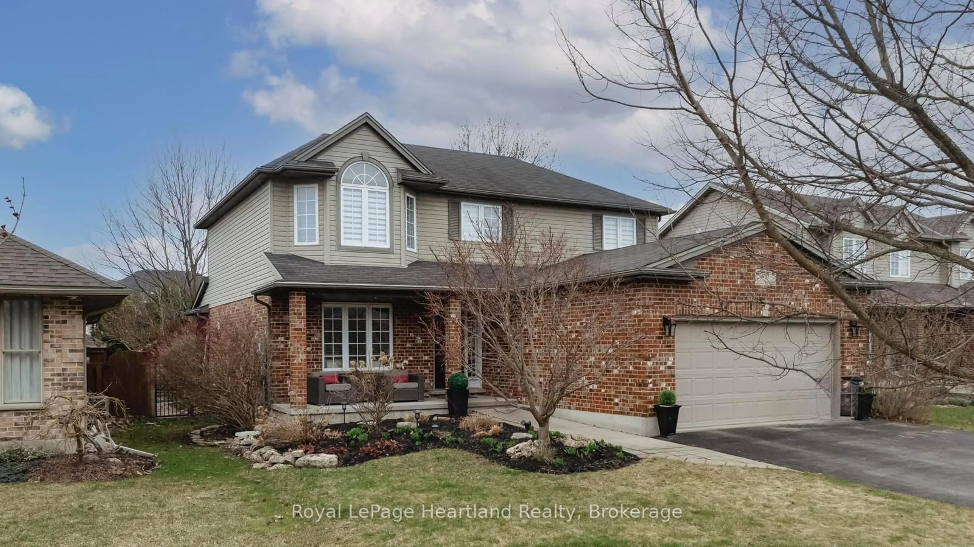 Home with brick exterior material, street for 10 Red Clover Crt, Middlesex Centre Ontario N0M 2A0