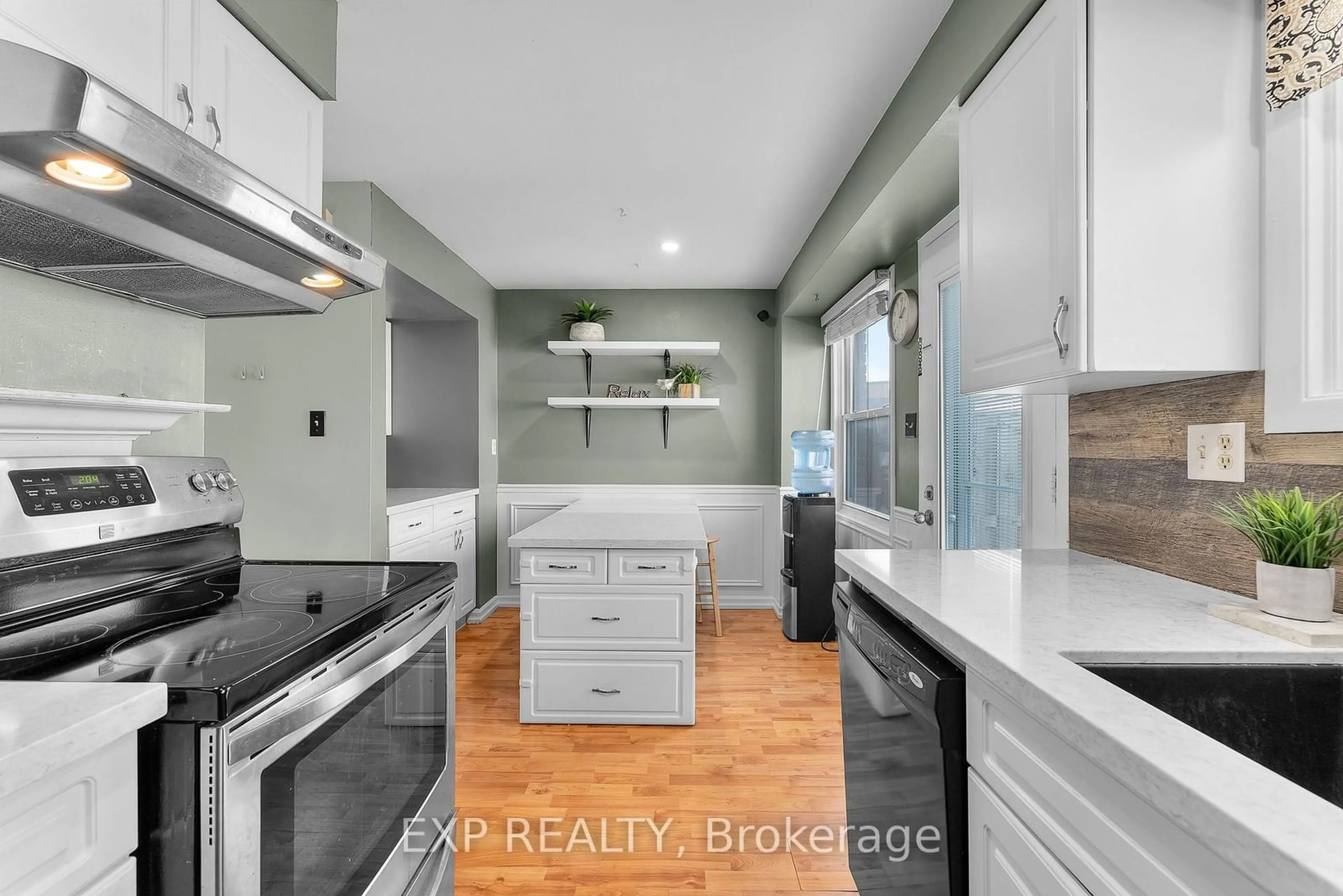 Open concept kitchen, ceramic/tile floor for 25 LINFIELD Dr #28, St. Catharines Ontario L2N 5T7