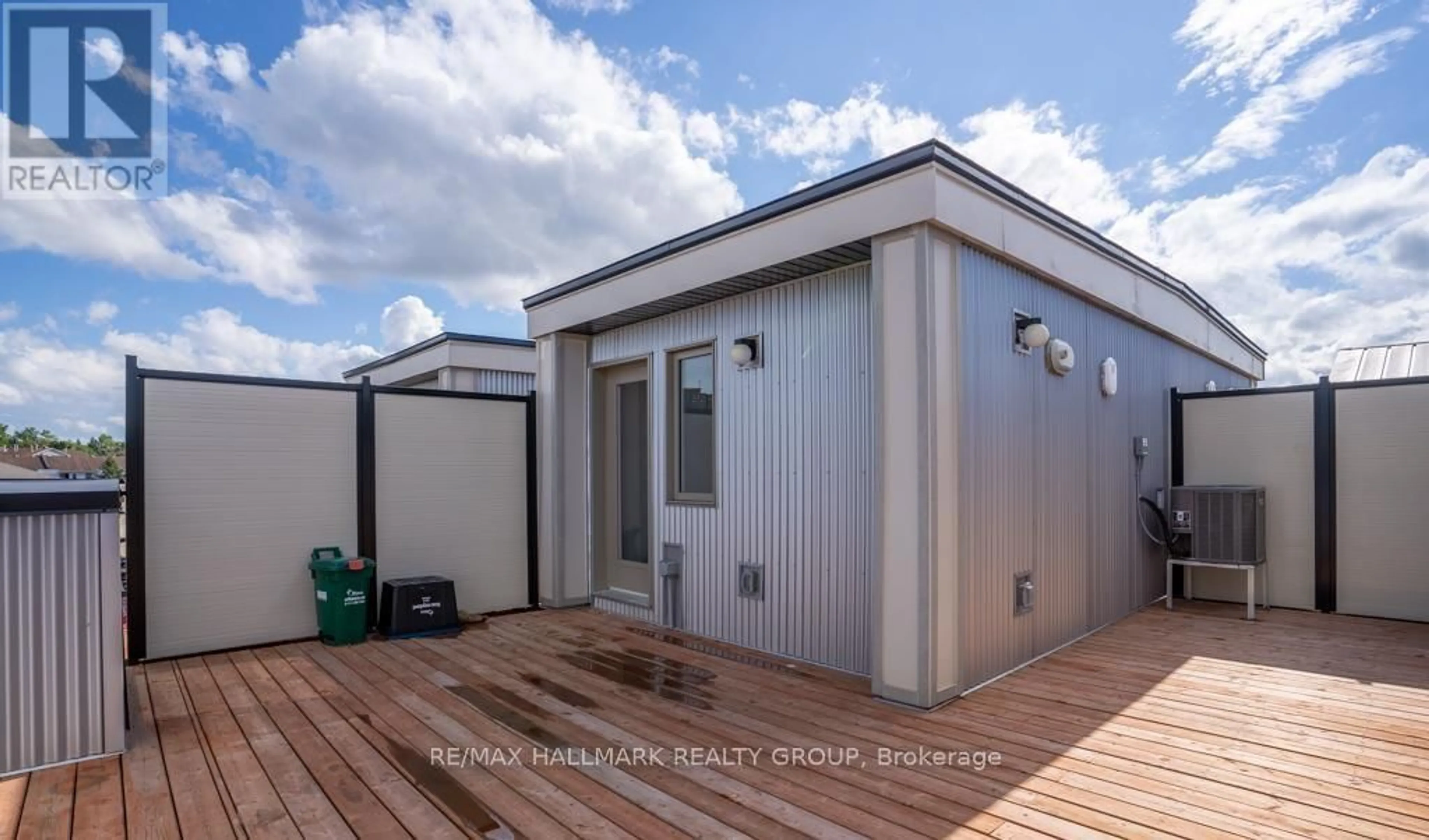 A pic from outside/outdoor area/front of a property/back of a property/a pic from drone, building for 509 Ozawa Private, Ottawa Ontario K1K 4Z8