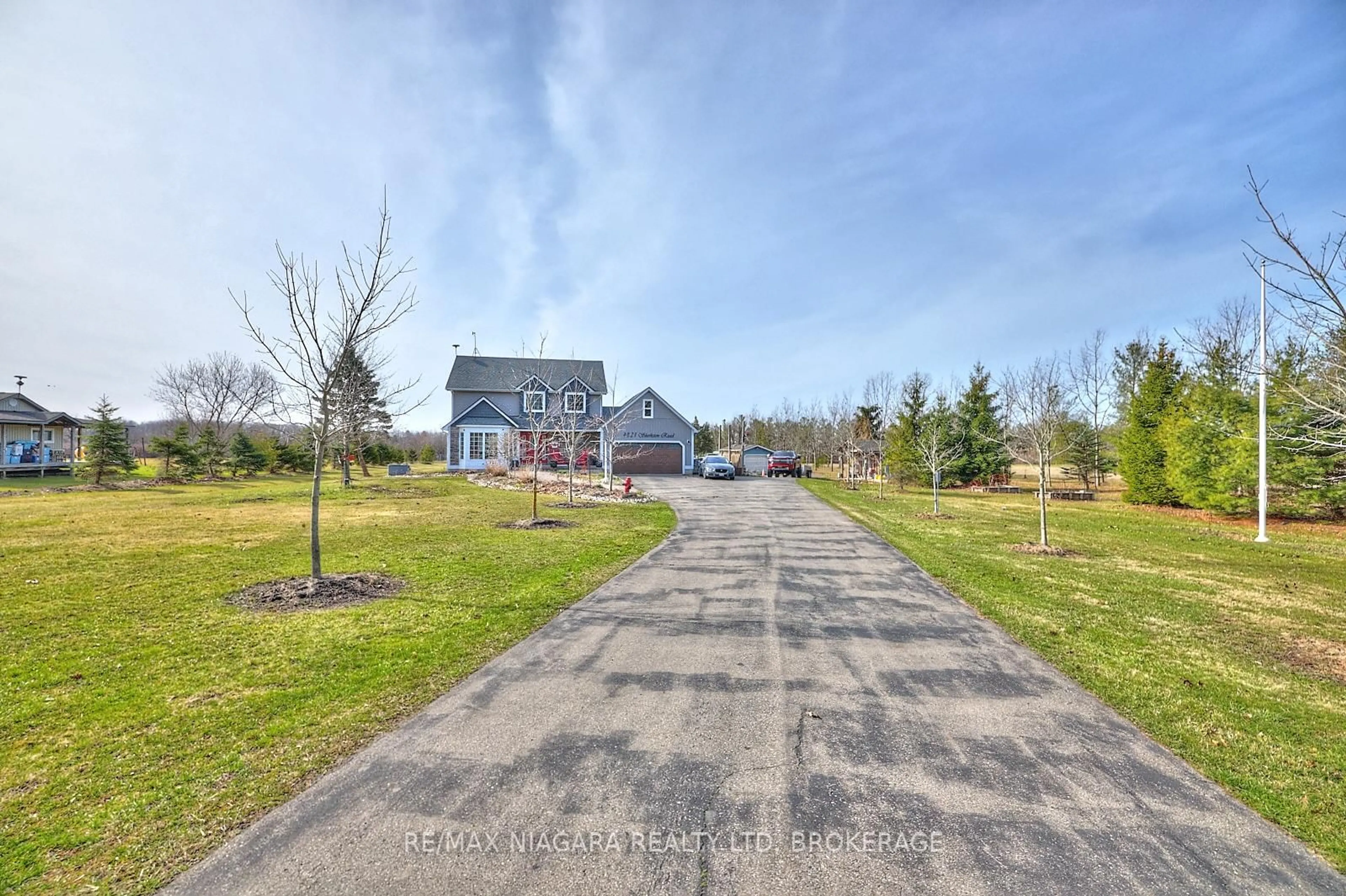 A pic from outside/outdoor area/front of a property/back of a property/a pic from drone, street for 4821 Sherkston Rd, Port Colborne Ontario L0S 1R0