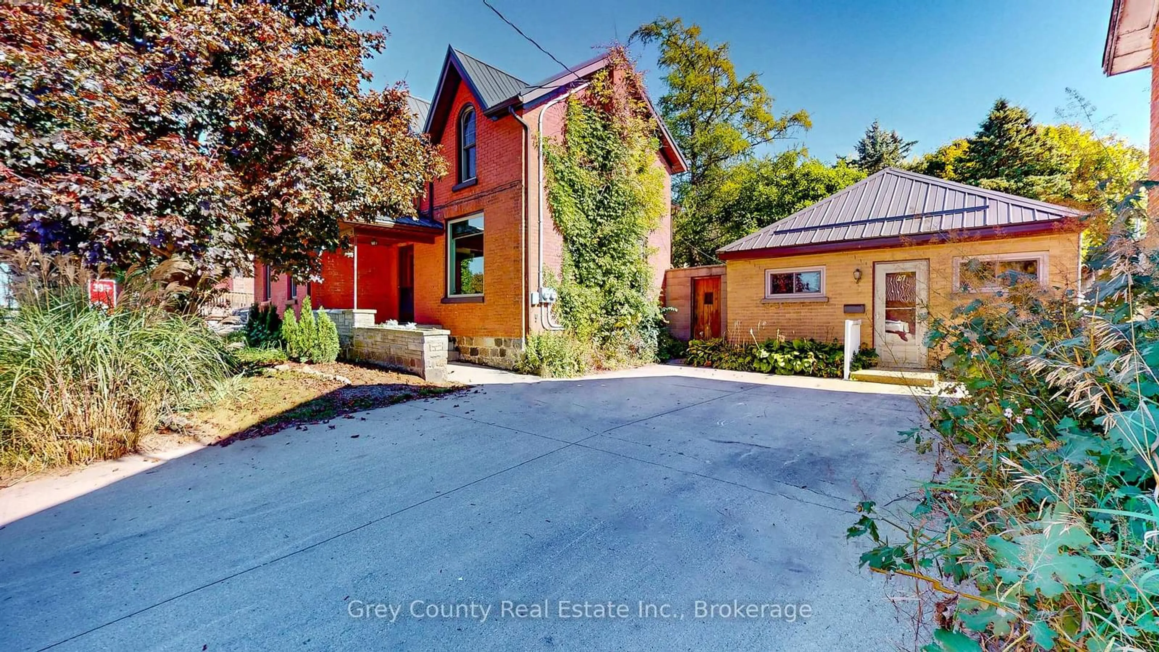 A pic from outside/outdoor area/front of a property/back of a property/a pic from drone, street for 27-29 MAIN St, Grey Highlands Ontario N0C 1H0