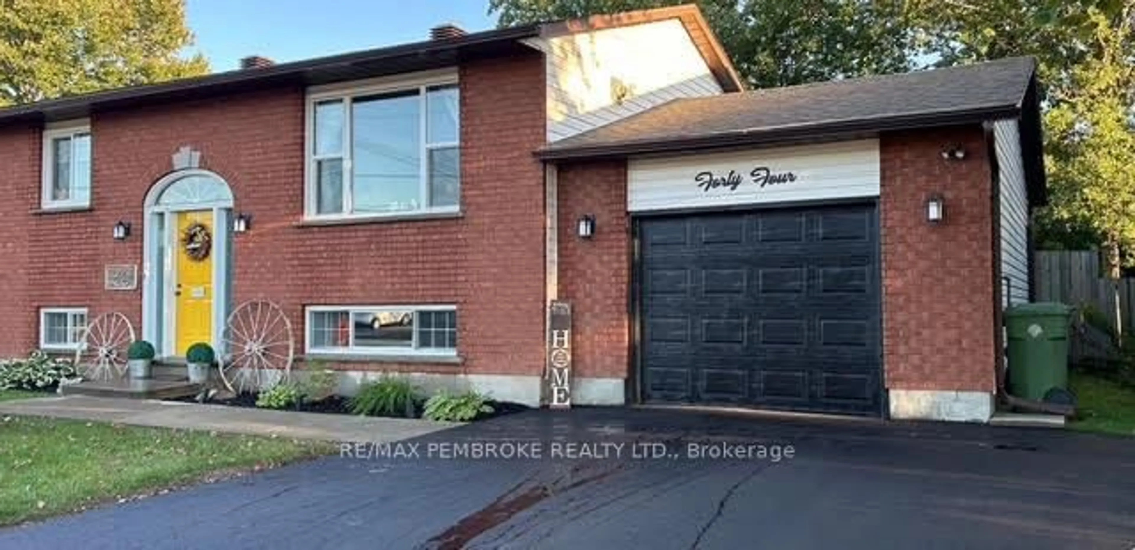 Home with brick exterior material, street for 44 Portage Rd, Petawawa Ontario K8H 3M8