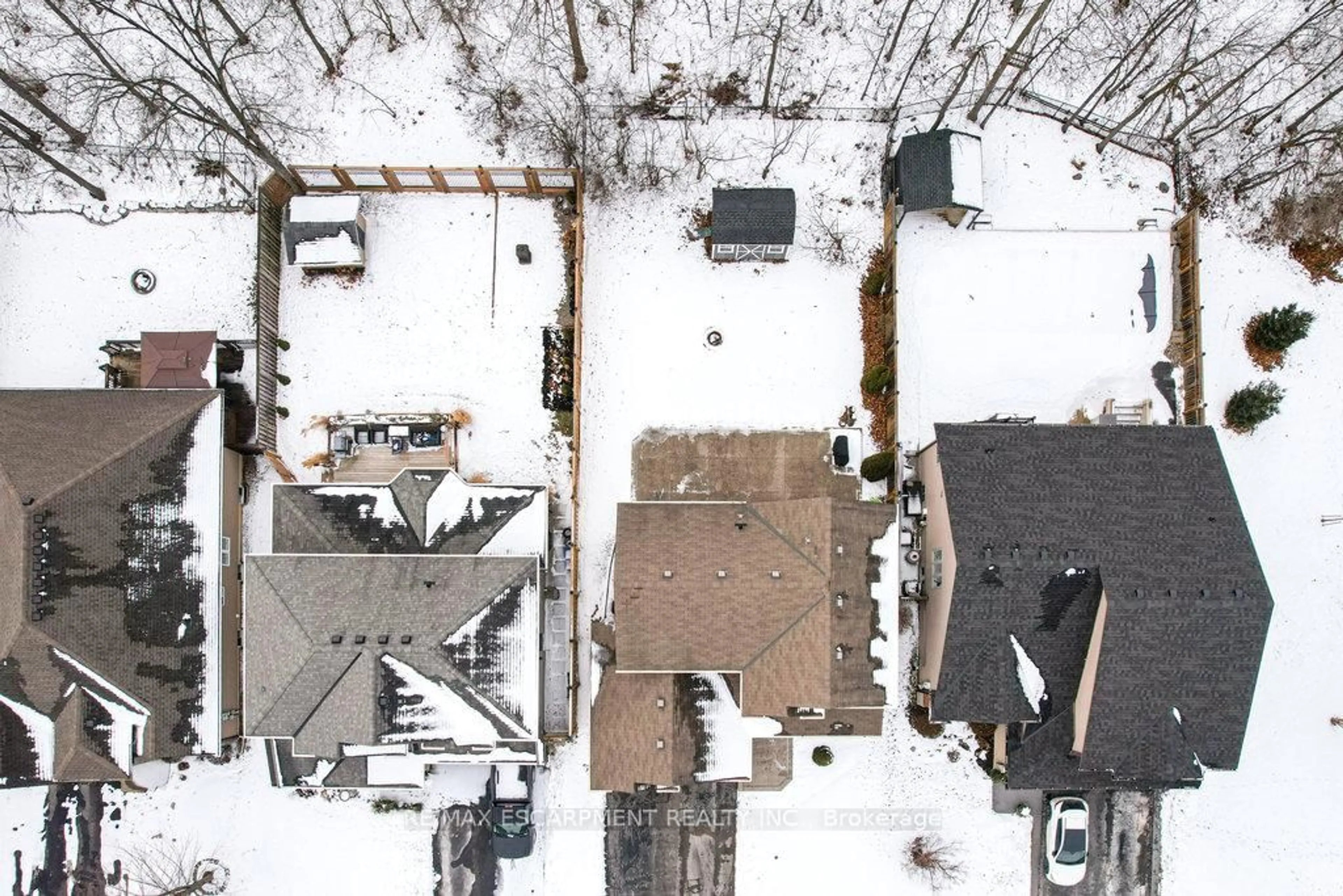 A pic from outside/outdoor area/front of a property/back of a property/a pic from drone, street for 54 Harvest Gate, West Lincoln Ontario L0R 2A0