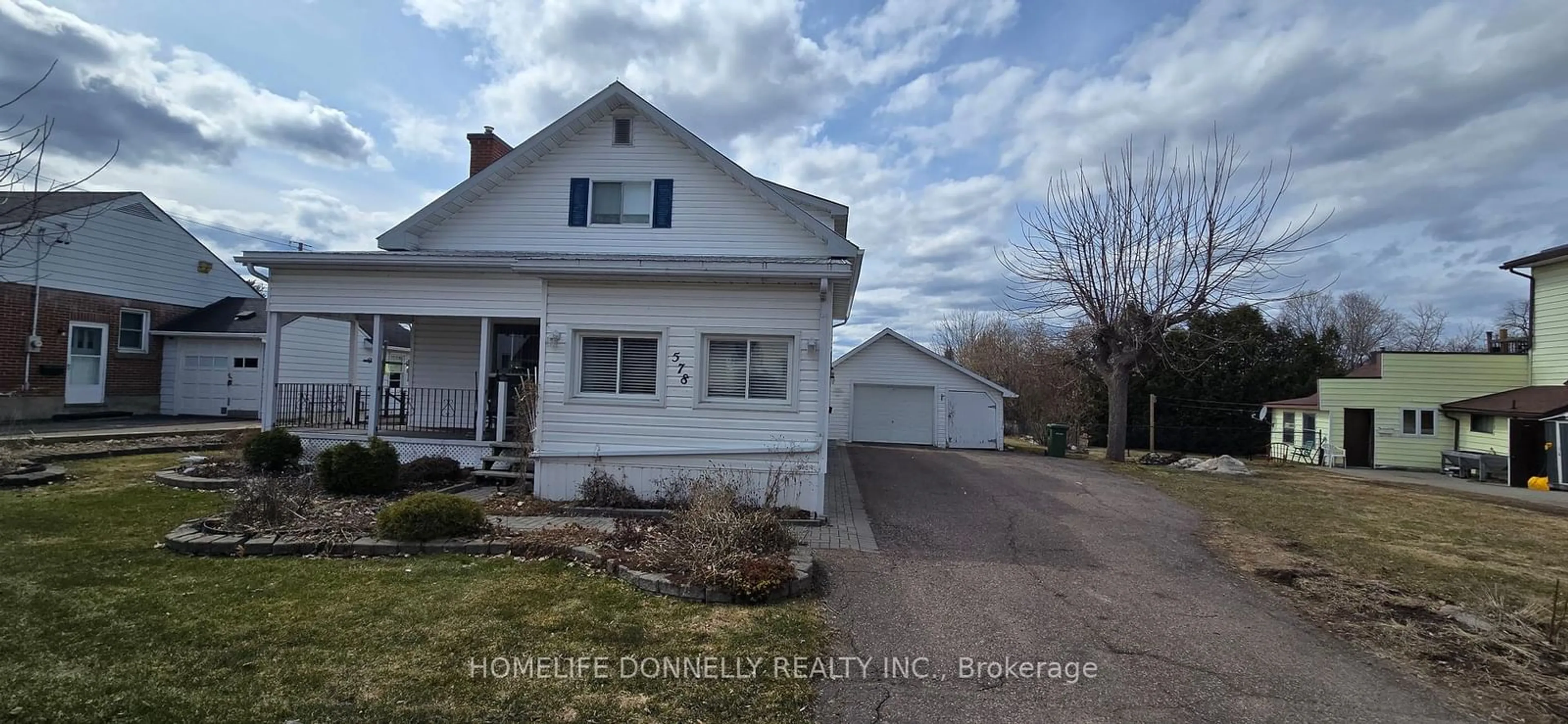 A pic from outside/outdoor area/front of a property/back of a property/a pic from drone, street for 578 Mackay St, Pembroke Ontario K8A 1E9