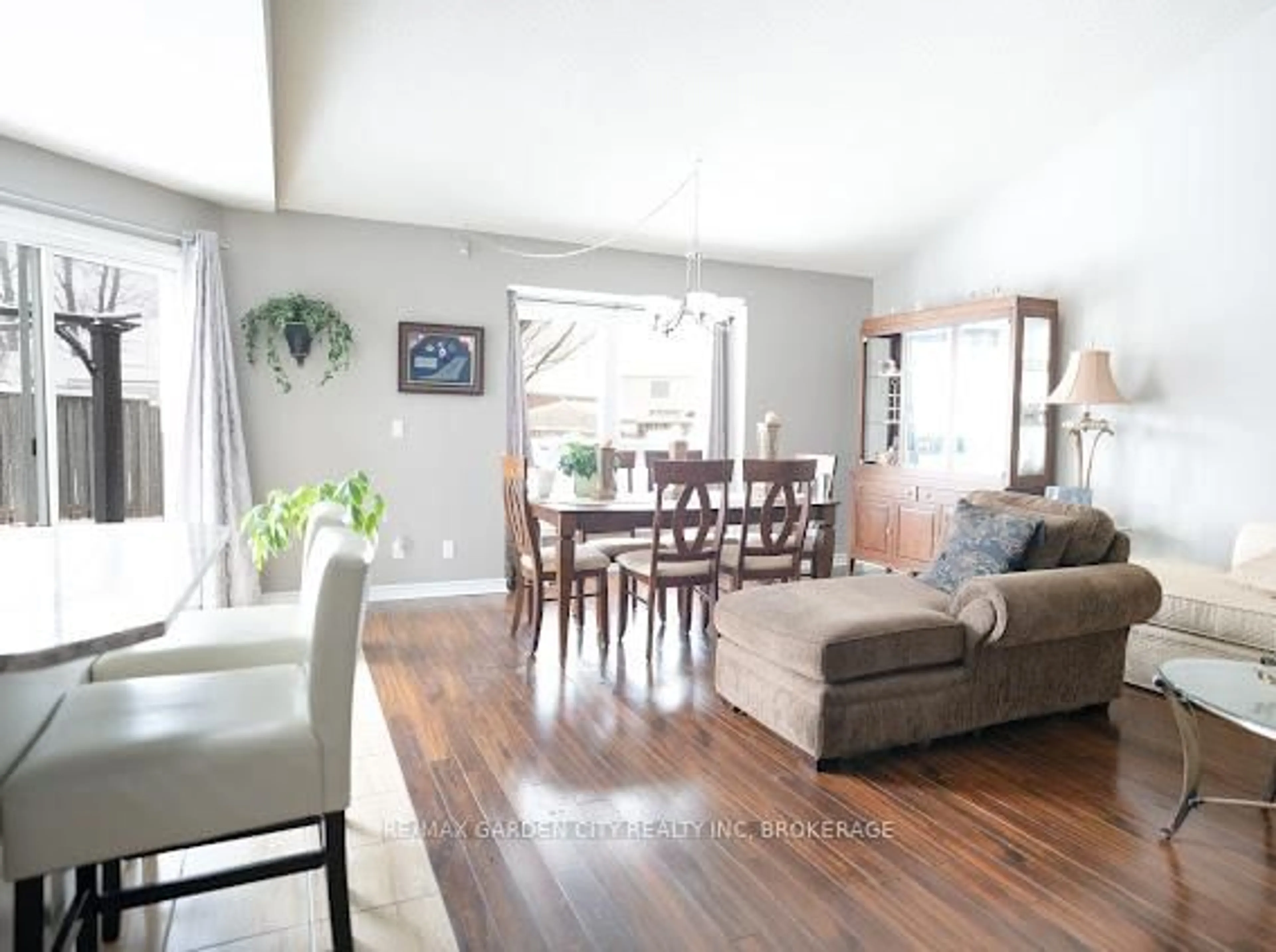 Living room with furniture, wood/laminate floor for 7370 Monastery Dr #4, Niagara Falls Ontario L2H 3C4