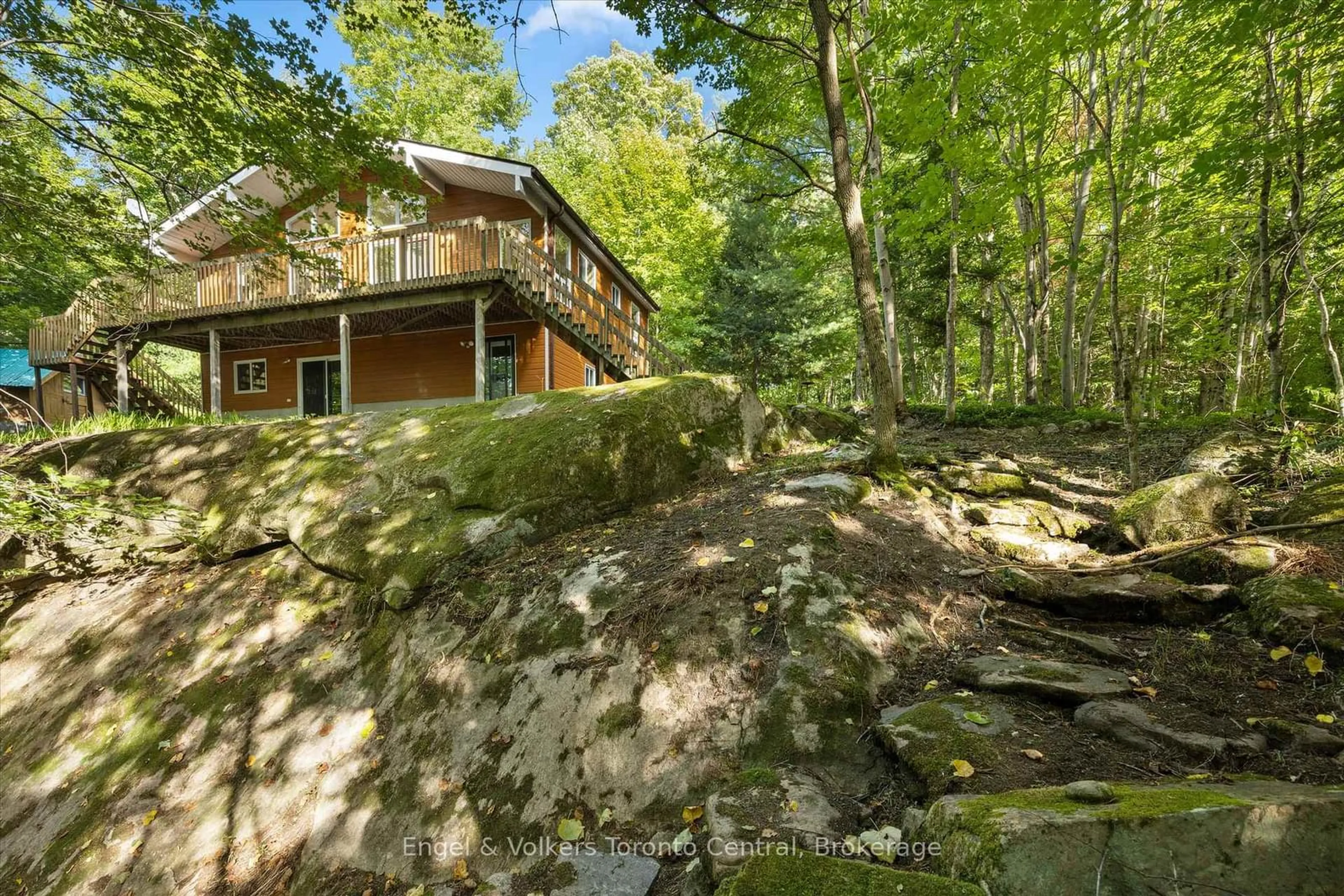 Patio, forest/trees view for 13 HICKORY Cres, Seguin Ontario P0C 1J0