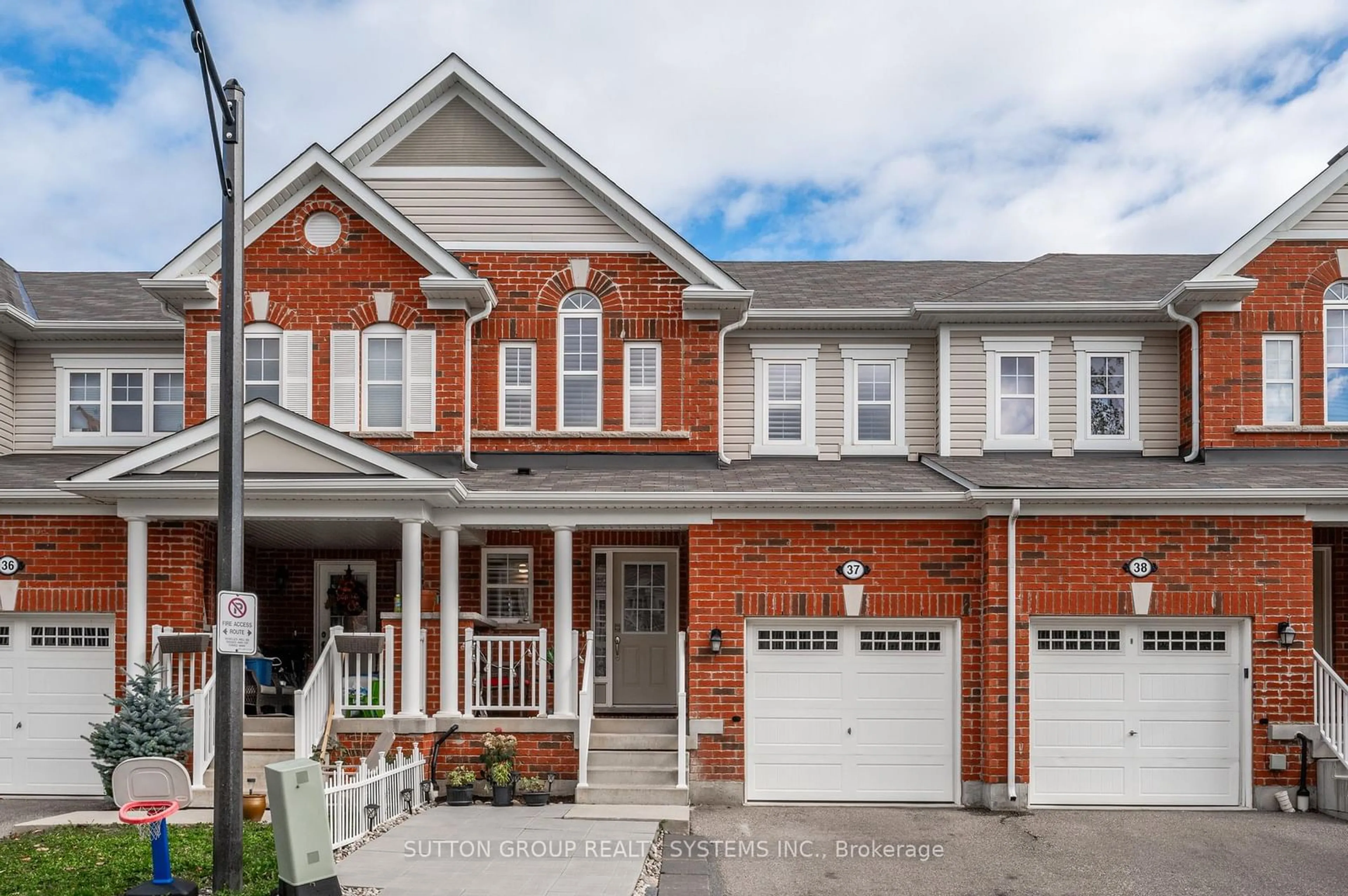 Home with brick exterior material, street for 230 Avonsyde Blvd #37, Hamilton Ontario L8B 1T9