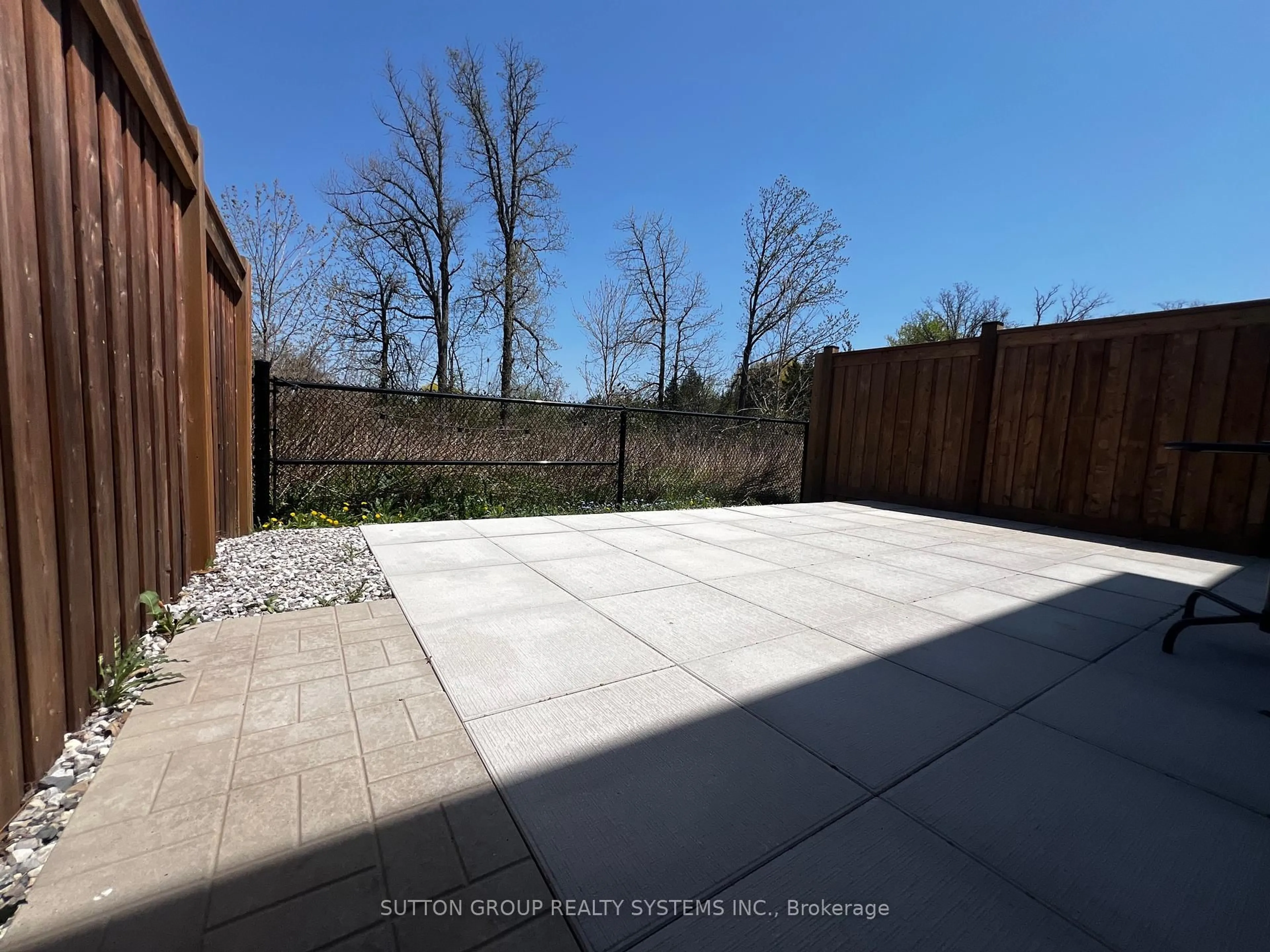 Patio, street for 230 Avonsyde Blvd #37, Hamilton Ontario L8B 1T9