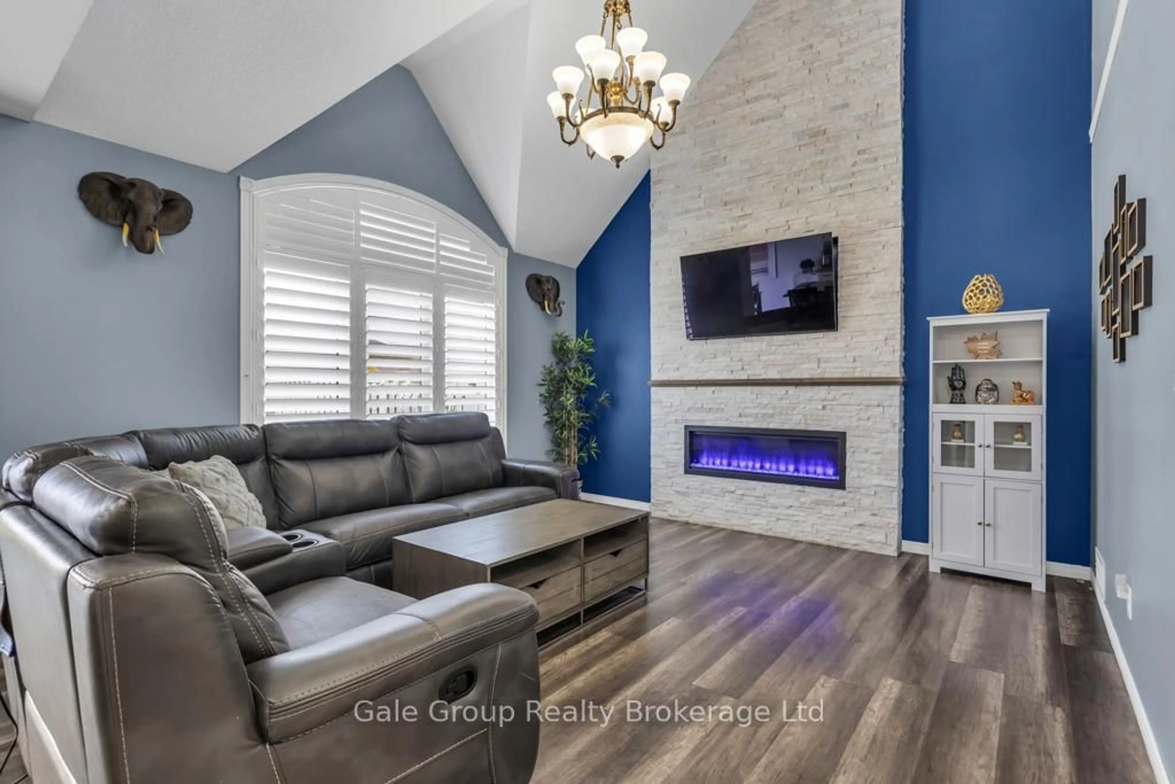 Living room with furniture, unknown for 687 Frontenac Cres, Woodstock Ontario N4V 0B2