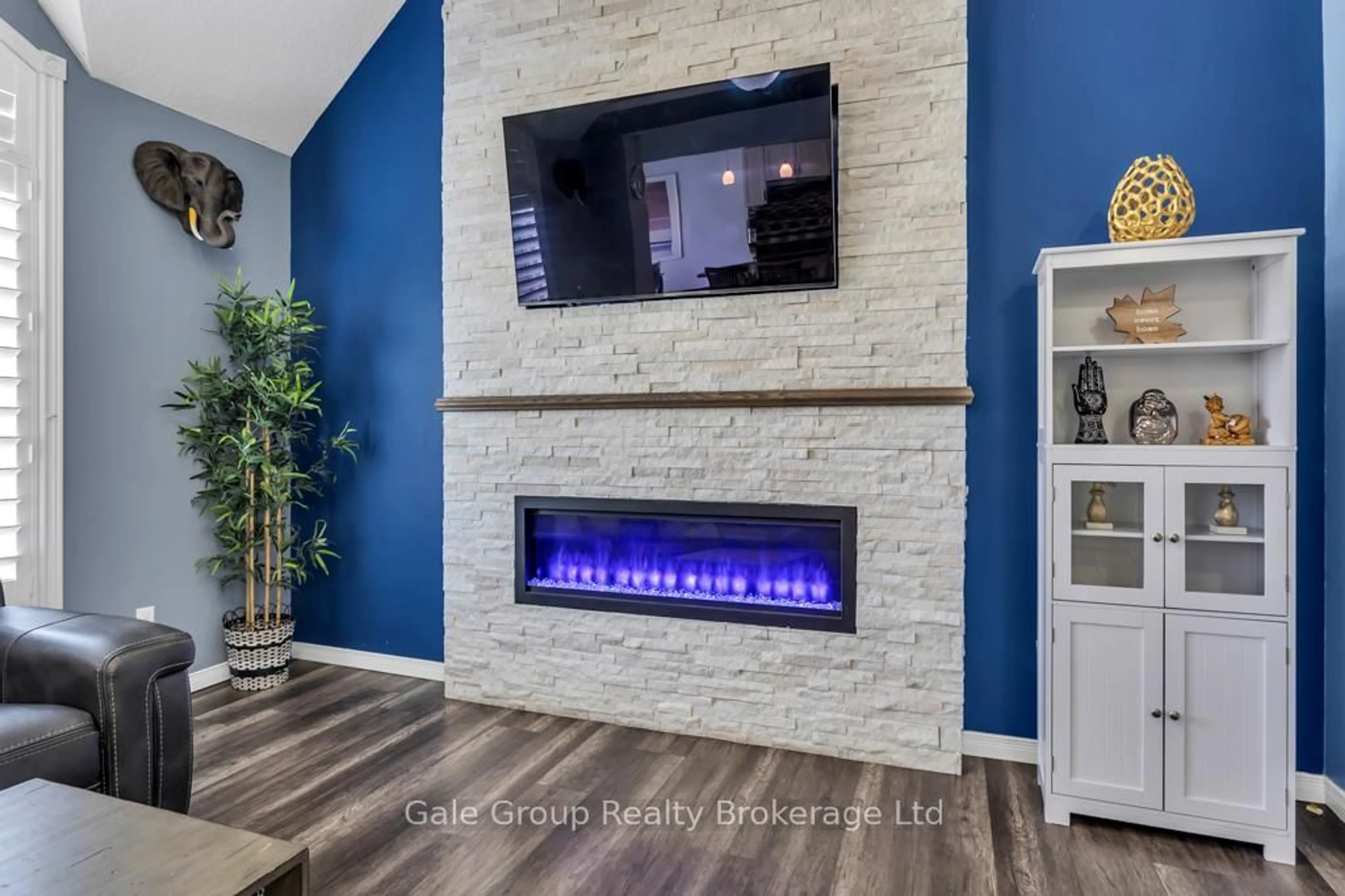 Home theater for 687 Frontenac Cres, Woodstock Ontario N4V 0B2