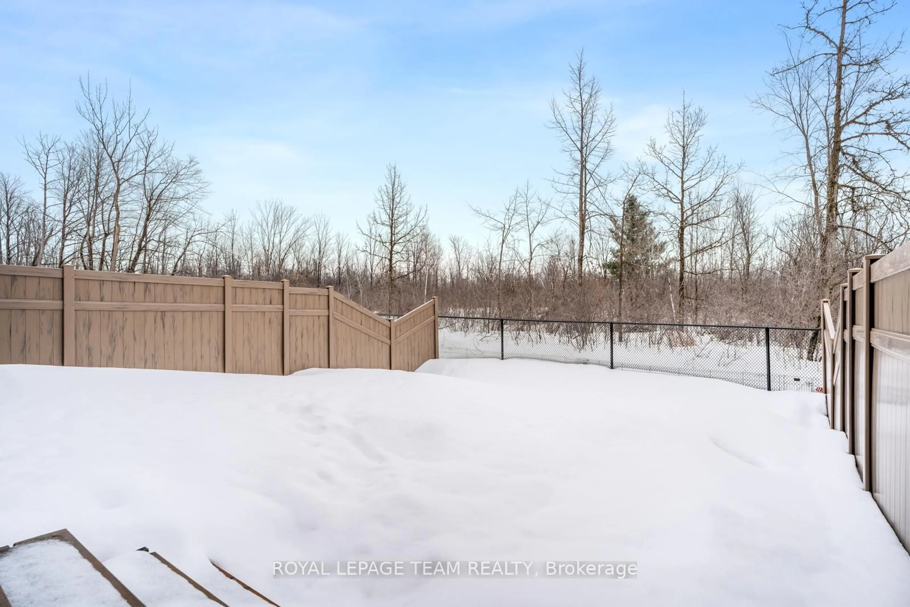 Unknown for 569 Paakanaak Ave, Gloucester Ontario K1X 0H3