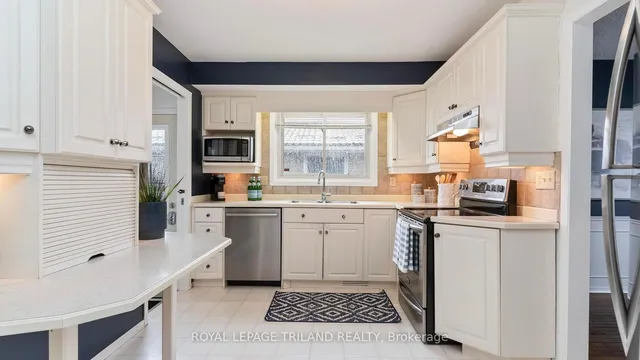 477 Ferndale Ave, London 5
