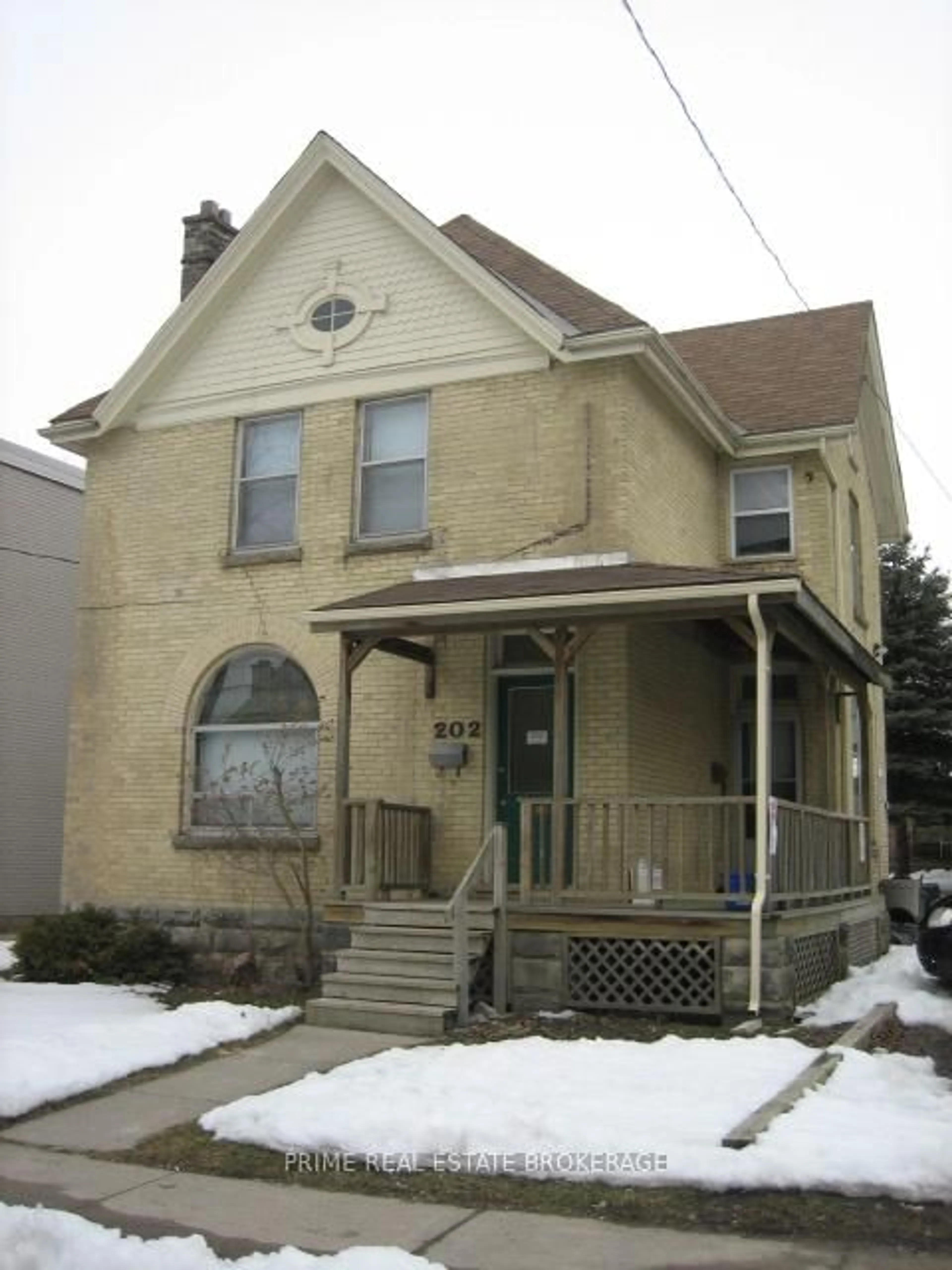 Home with vinyl exterior material, street for 202 SYDENHAM St, London East Ontario N6A 1W3