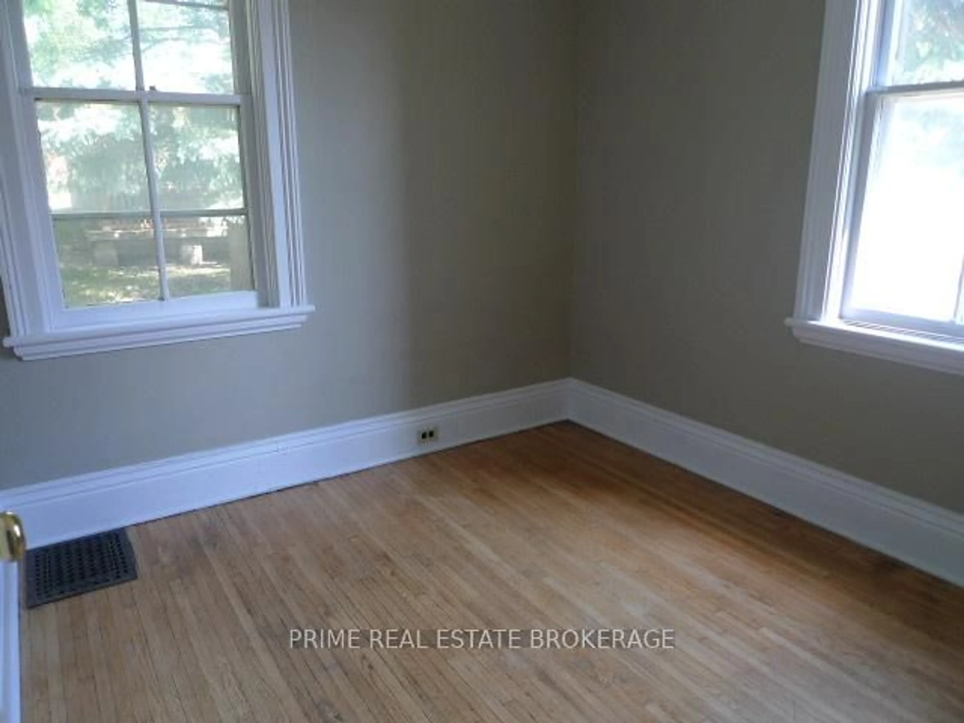 A pic of a room for 202 SYDENHAM St, London East Ontario N6A 1W3
