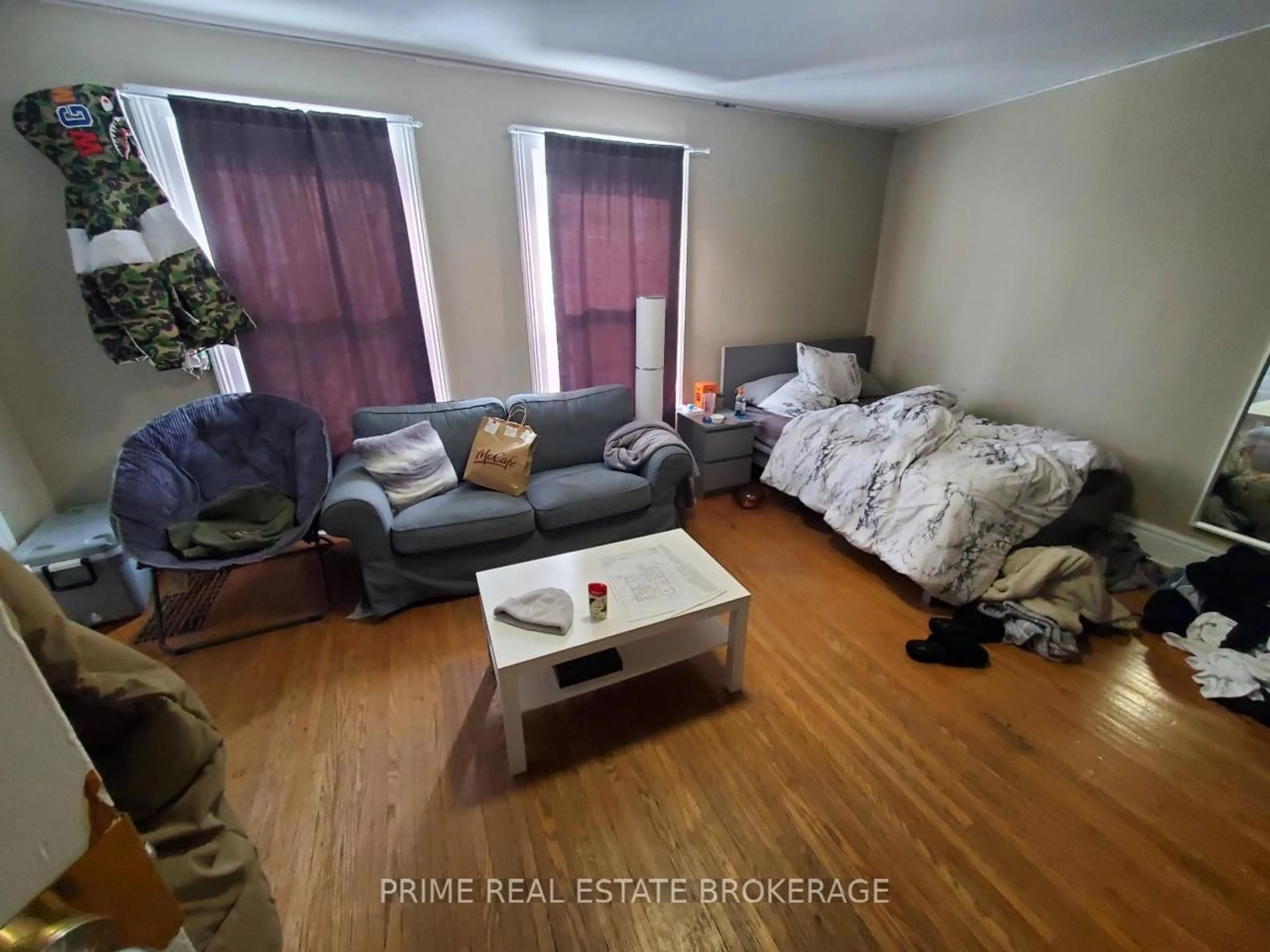 A pic of a room for 202 SYDENHAM St, London East Ontario N6A 1W3