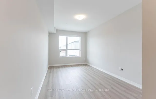 Additional property image - 120 Springvalley Cres Unit 106