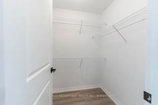 Additional property image - 120 Springvalley Cres Unit 106