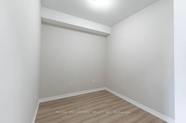 Additional property image - 120 Springvalley Cres Unit 106