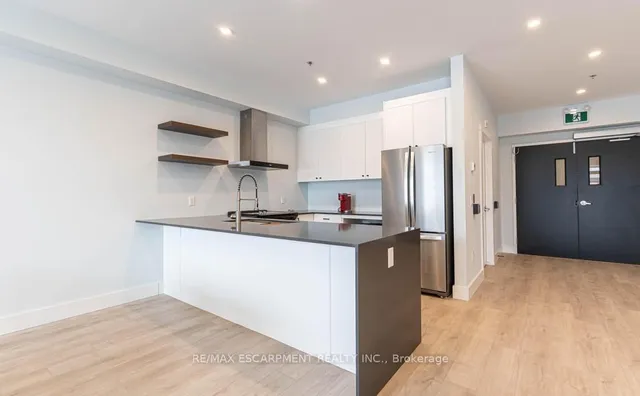 Additional property image - 120 Springvalley Cres Unit 106