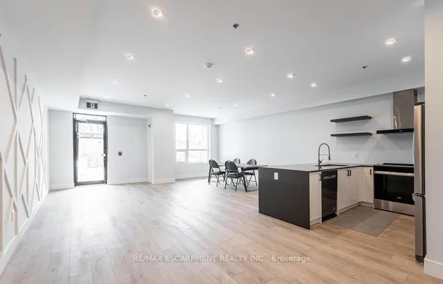 Additional property image - 120 Springvalley Cres Unit 106