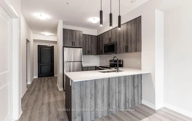 Additional property image - 120 Springvalley Cres Unit 106