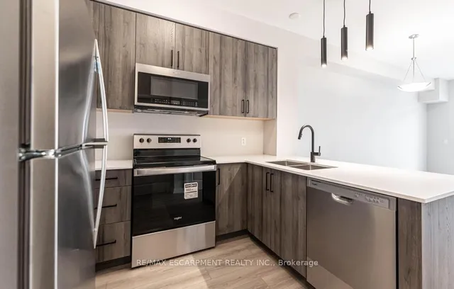 Additional property image - 120 Springvalley Cres Unit 106