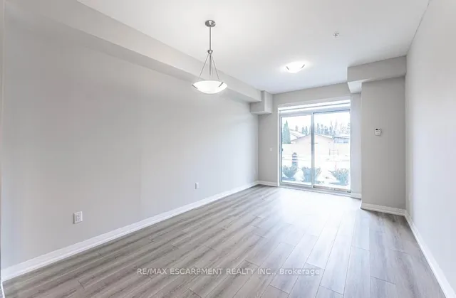 Additional property image - 120 Springvalley Cres Unit 106