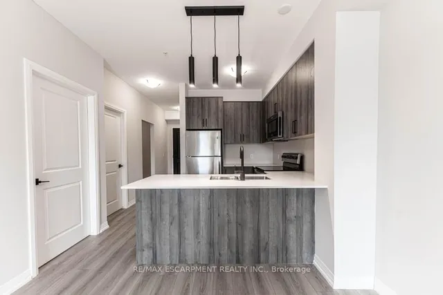 Additional property image - 120 Springvalley Cres Unit 106