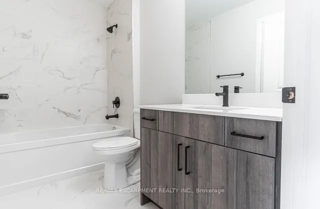 Additional property image - 120 Springvalley Cres Unit 106