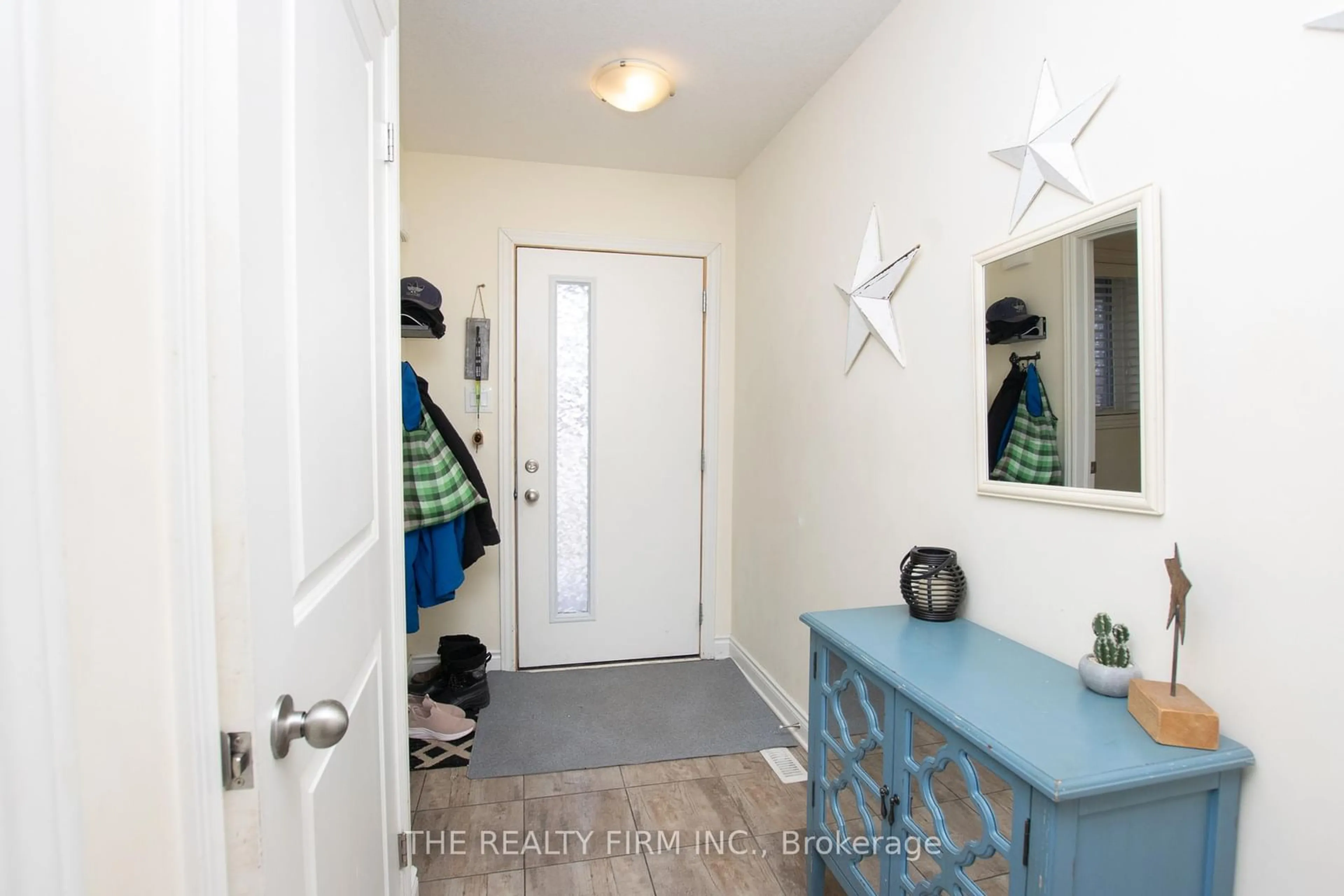 Indoor entryway for 1310 Michael Circ, London Ontario N5V 0B8