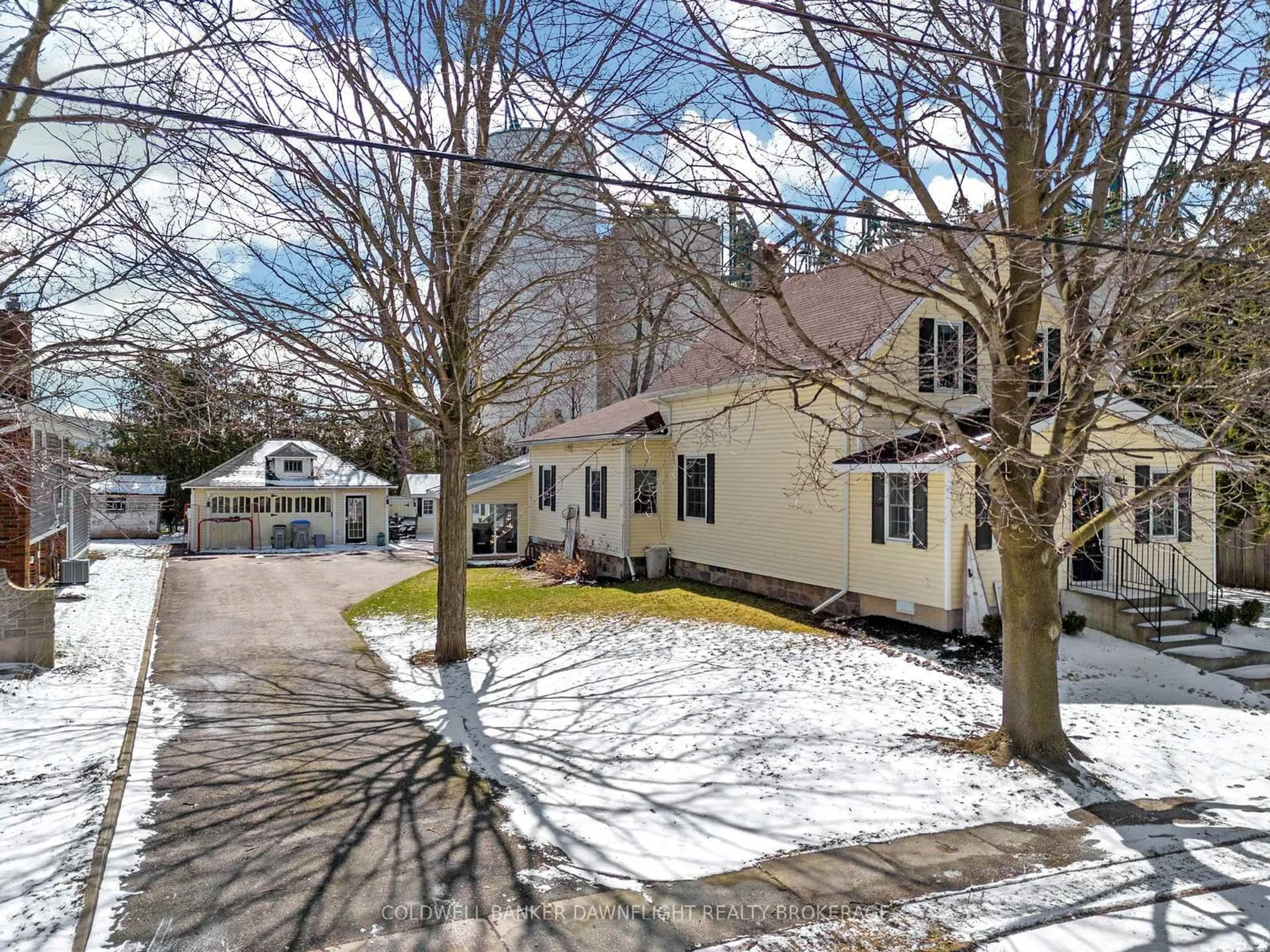 A pic from outside/outdoor area/front of a property/back of a property/a pic from drone, street for 103 Richmond St, Bluewater Ontario N0M 1X0