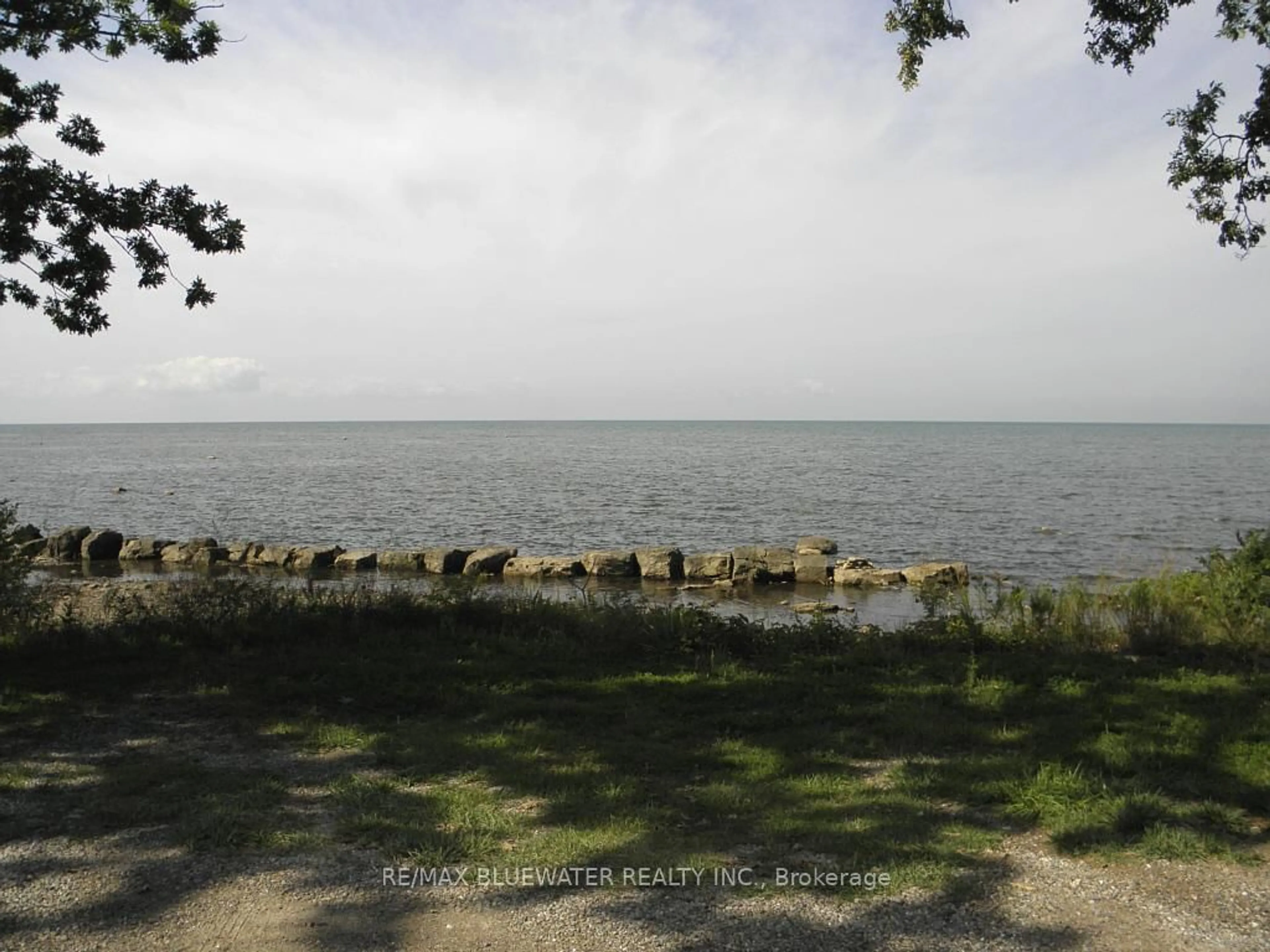 Blurry image for 9714 Lake Rd, Lambton Shores Ontario N0N 1J1
