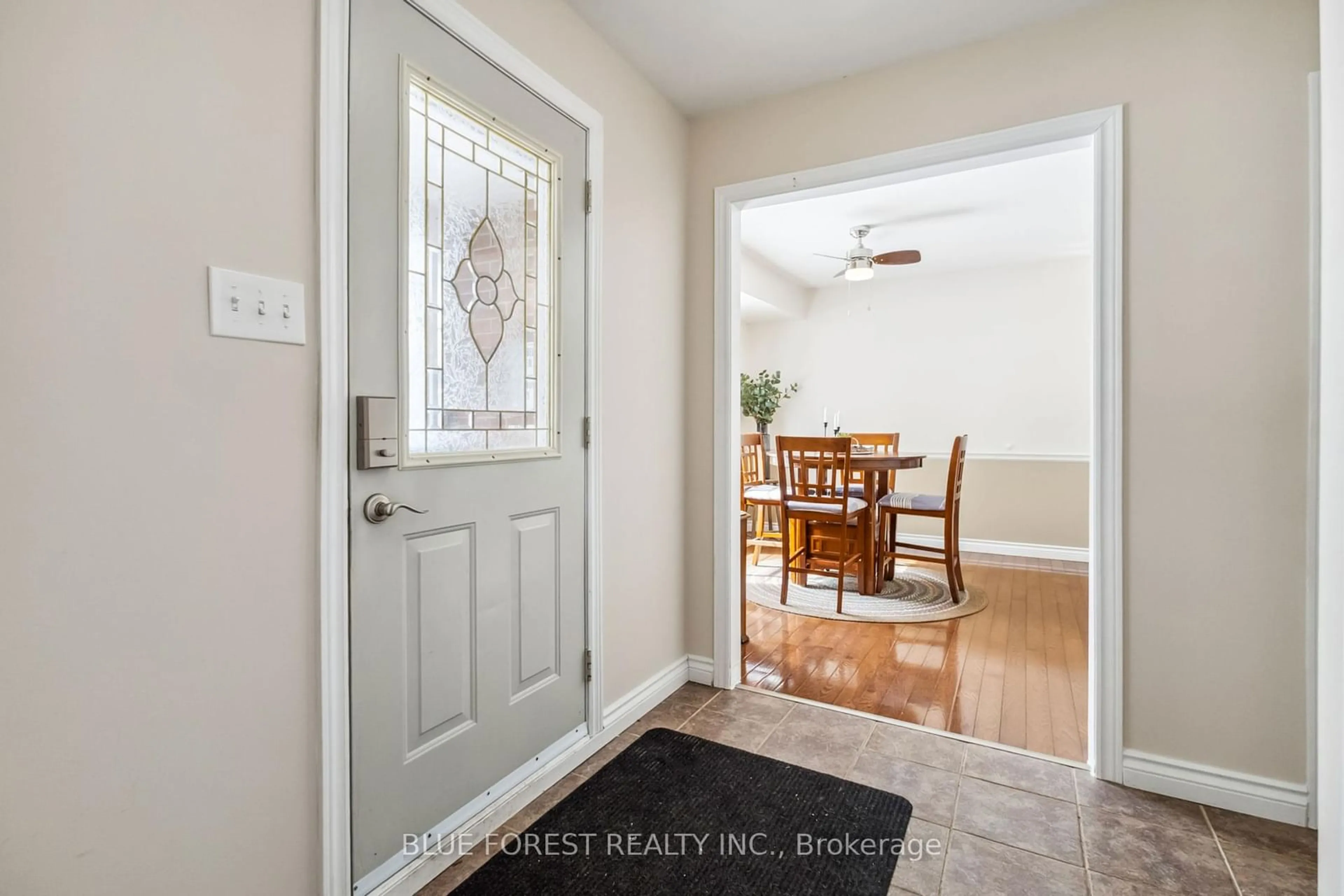 Indoor entryway for 267 Millbank Dr, London Ontario N6C 4W3