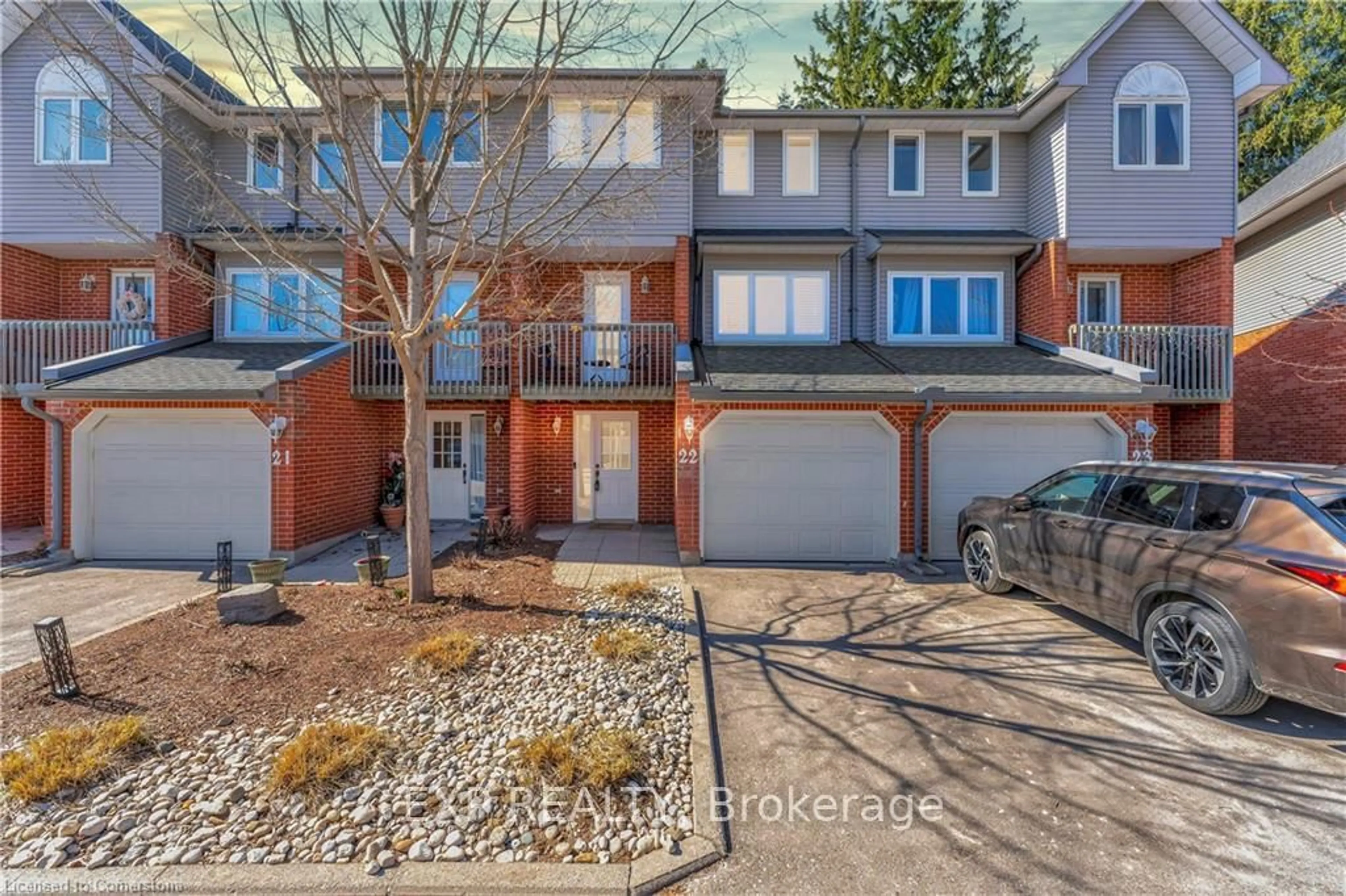 A pic from outside/outdoor area/front of a property/back of a property/a pic from drone, street for 89 Woolwich St #22, Waterloo Ontario N2K 1S5