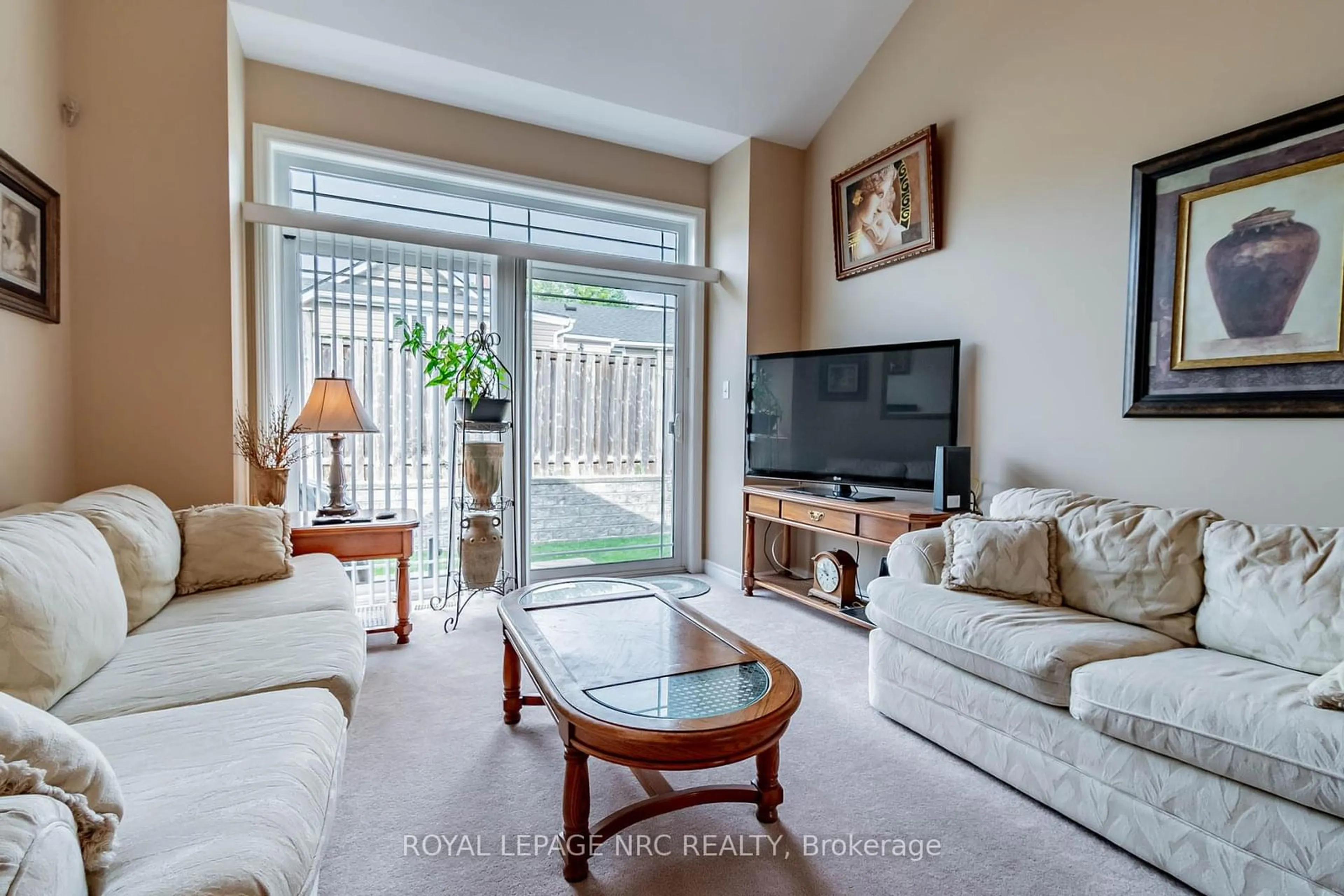 Living room with furniture, unknown for 4300 KALAR Rd #15, Niagara Falls Ontario L2H 1S8
