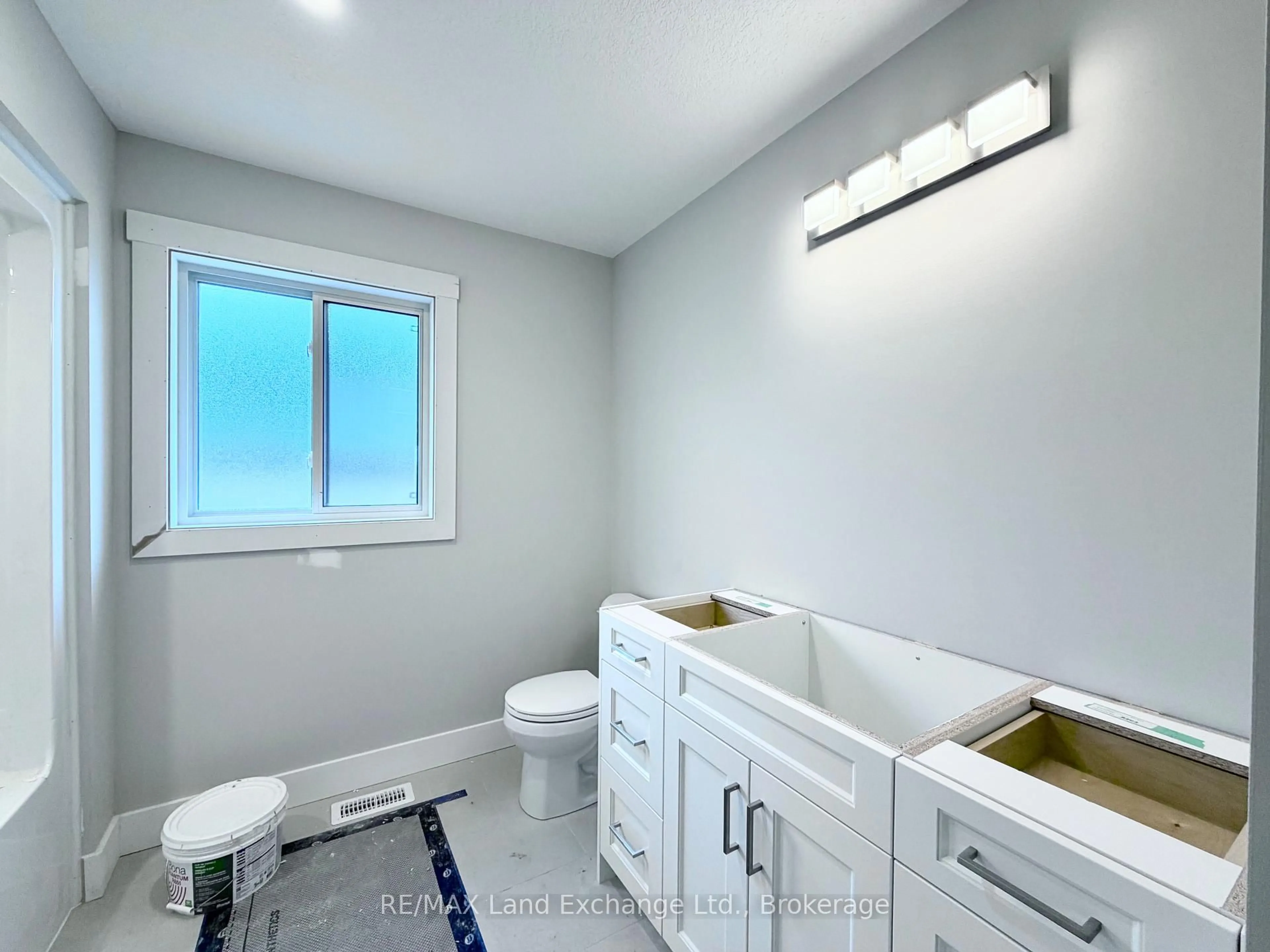 Contemporary bathroom, ceramic/tile floor for 451 Burnside St, Saugeen Shores Ontario N0H 2C3