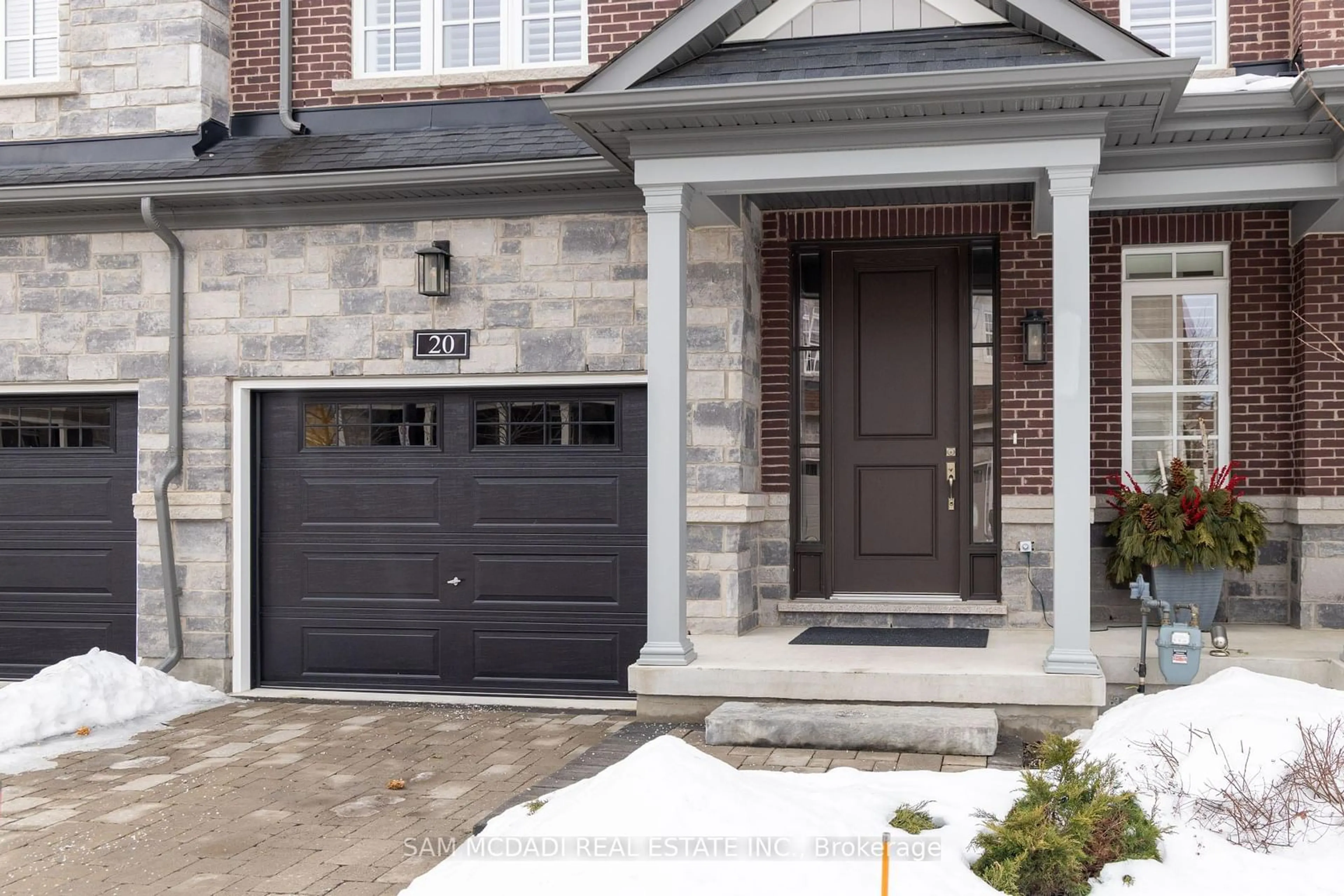 Home with brick exterior material, street for 20 Windsor Circ, Niagara-on-the-Lake Ontario L0S 1J0
